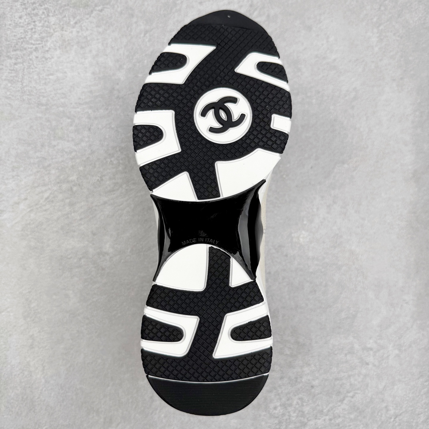 图片[9]-Chanel香奈儿 25ss 春夏新款专柜顶级休闲款运动鞋 这款经典设计 鞋面多种工艺电绣的风格；大底却时尚运动；不平凡的拥入了多种配色元素多元化混搭非常好看百搭，休闲，时尚，运动，户外都能兼顾 鞋面采用： 原版进口高丝光牛反绒+进口混种羊皮 内里采用： 原版进口透气网 大底：原版独家开模+TPU组合大底 尺码：35-40-选品中心