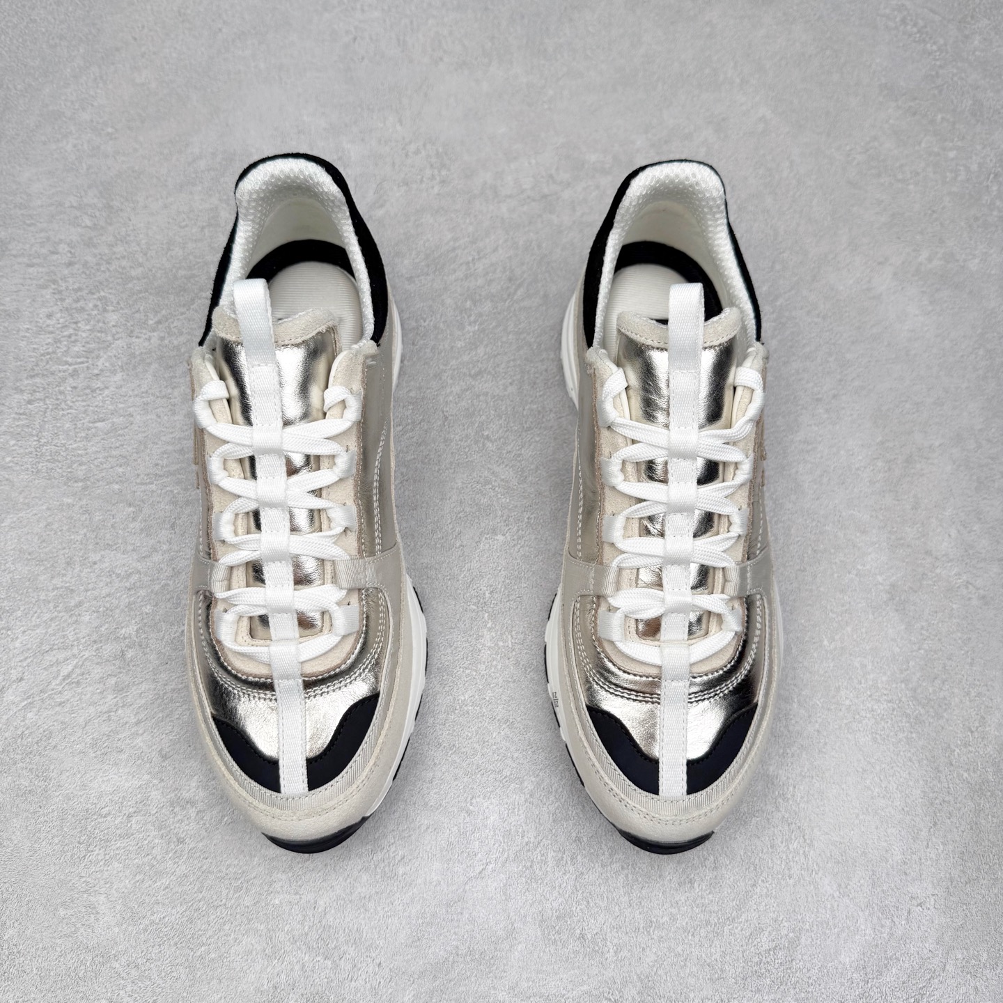 图片[2]-Chanel香奈儿 25ss 春夏新款专柜顶级休闲款运动鞋 这款经典设计 鞋面多种工艺电绣的风格；大底却时尚运动；不平凡的拥入了多种配色元素多元化混搭非常好看百搭，休闲，时尚，运动，户外都能兼顾 鞋面采用： 原版进口高丝光牛反绒+进口混种羊皮 内里采用： 原版进口透气网 大底：原版独家开模+TPU组合大底 尺码：35-40-选品中心