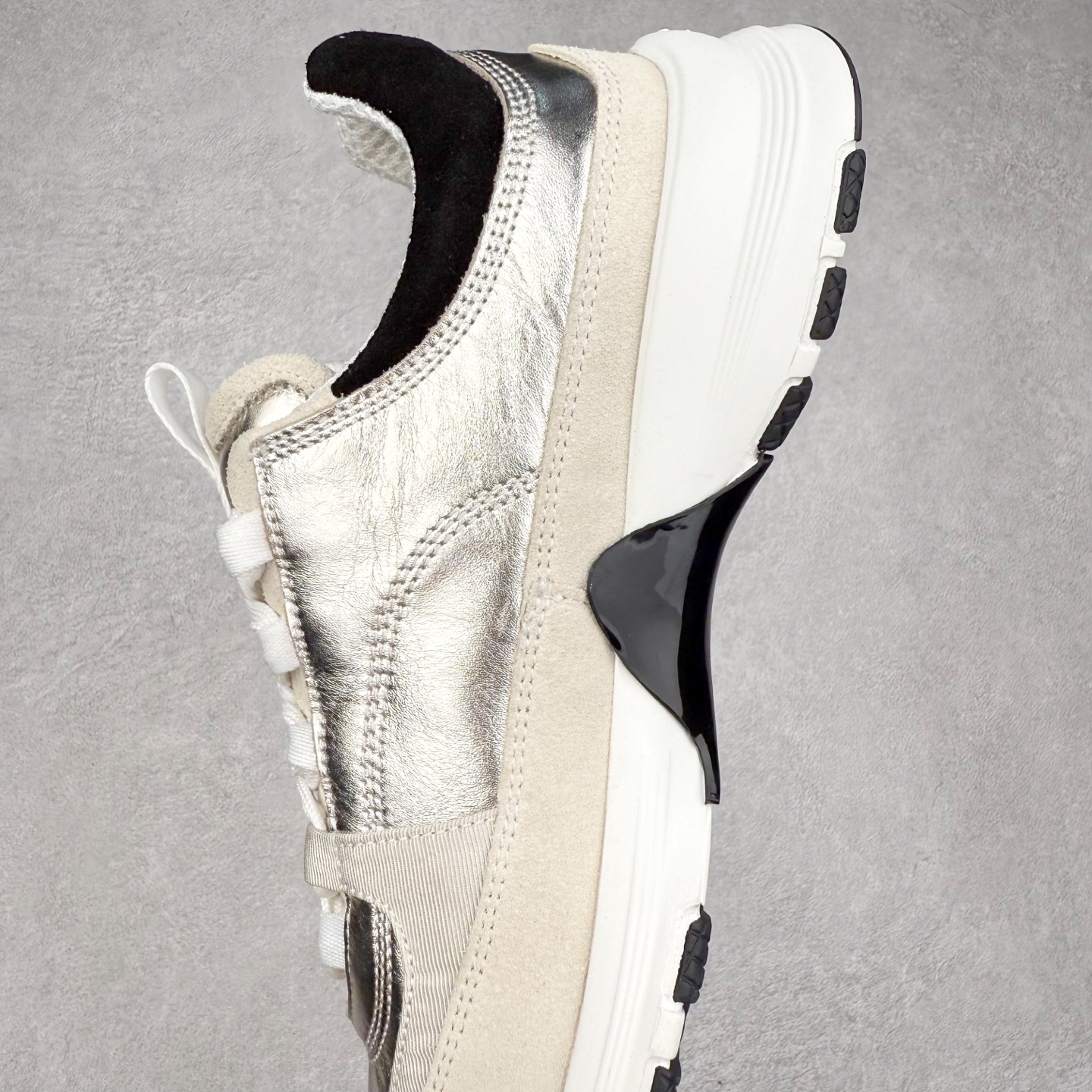 图片[7]-Chanel香奈儿 25ss 春夏新款专柜顶级休闲款运动鞋 这款经典设计 鞋面多种工艺电绣的风格；大底却时尚运动；不平凡的拥入了多种配色元素多元化混搭非常好看百搭，休闲，时尚，运动，户外都能兼顾 鞋面采用： 原版进口高丝光牛反绒+进口混种羊皮 内里采用： 原版进口透气网 大底：原版独家开模+TPU组合大底 尺码：35-40-选品中心