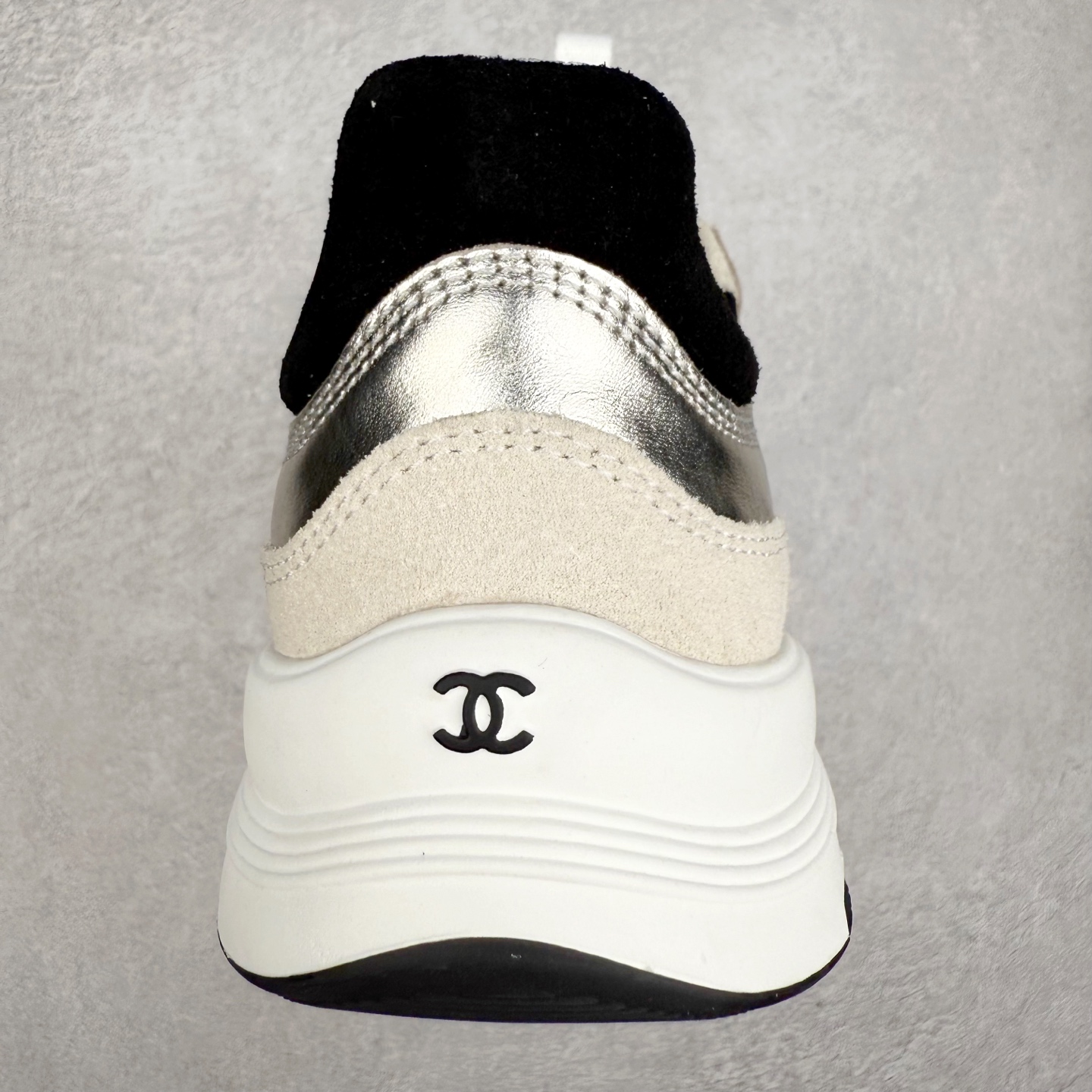 图片[8]-Chanel香奈儿 25ss 春夏新款专柜顶级休闲款运动鞋 这款经典设计 鞋面多种工艺电绣的风格；大底却时尚运动；不平凡的拥入了多种配色元素多元化混搭非常好看百搭，休闲，时尚，运动，户外都能兼顾 鞋面采用： 原版进口高丝光牛反绒+进口混种羊皮 内里采用： 原版进口透气网 大底：原版独家开模+TPU组合大底 尺码：35-40-选品中心