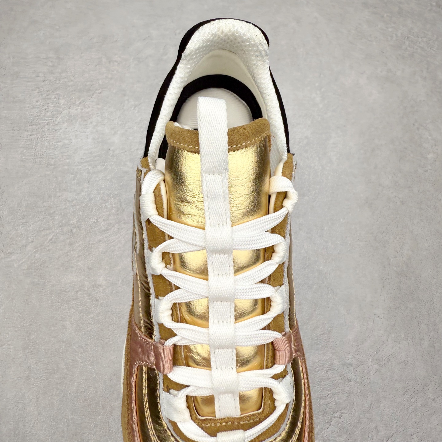 图片[5]-Chanel香奈儿 25ss 春夏新款专柜顶级休闲款运动鞋 这款经典设计 鞋面多种工艺电绣的风格；大底却时尚运动；不平凡的拥入了多种配色元素多元化混搭非常好看百搭，休闲，时尚，运动，户外都能兼顾 鞋面采用： 原版进口高丝光牛反绒+进口混种羊皮 内里采用： 原版进口透气网 大底：原版独家开模+TPU组合大底 尺码：35-40-选品中心