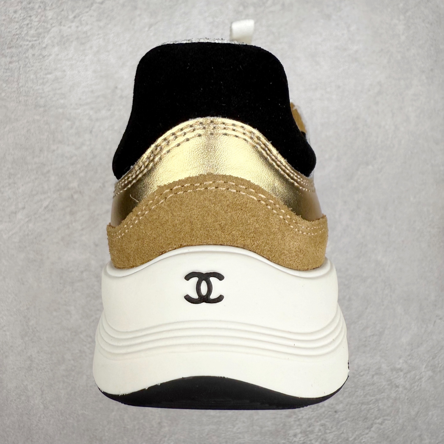 图片[8]-Chanel香奈儿 25ss 春夏新款专柜顶级休闲款运动鞋 这款经典设计 鞋面多种工艺电绣的风格；大底却时尚运动；不平凡的拥入了多种配色元素多元化混搭非常好看百搭，休闲，时尚，运动，户外都能兼顾 鞋面采用： 原版进口高丝光牛反绒+进口混种羊皮 内里采用： 原版进口透气网 大底：原版独家开模+TPU组合大底 尺码：35-40-选品中心