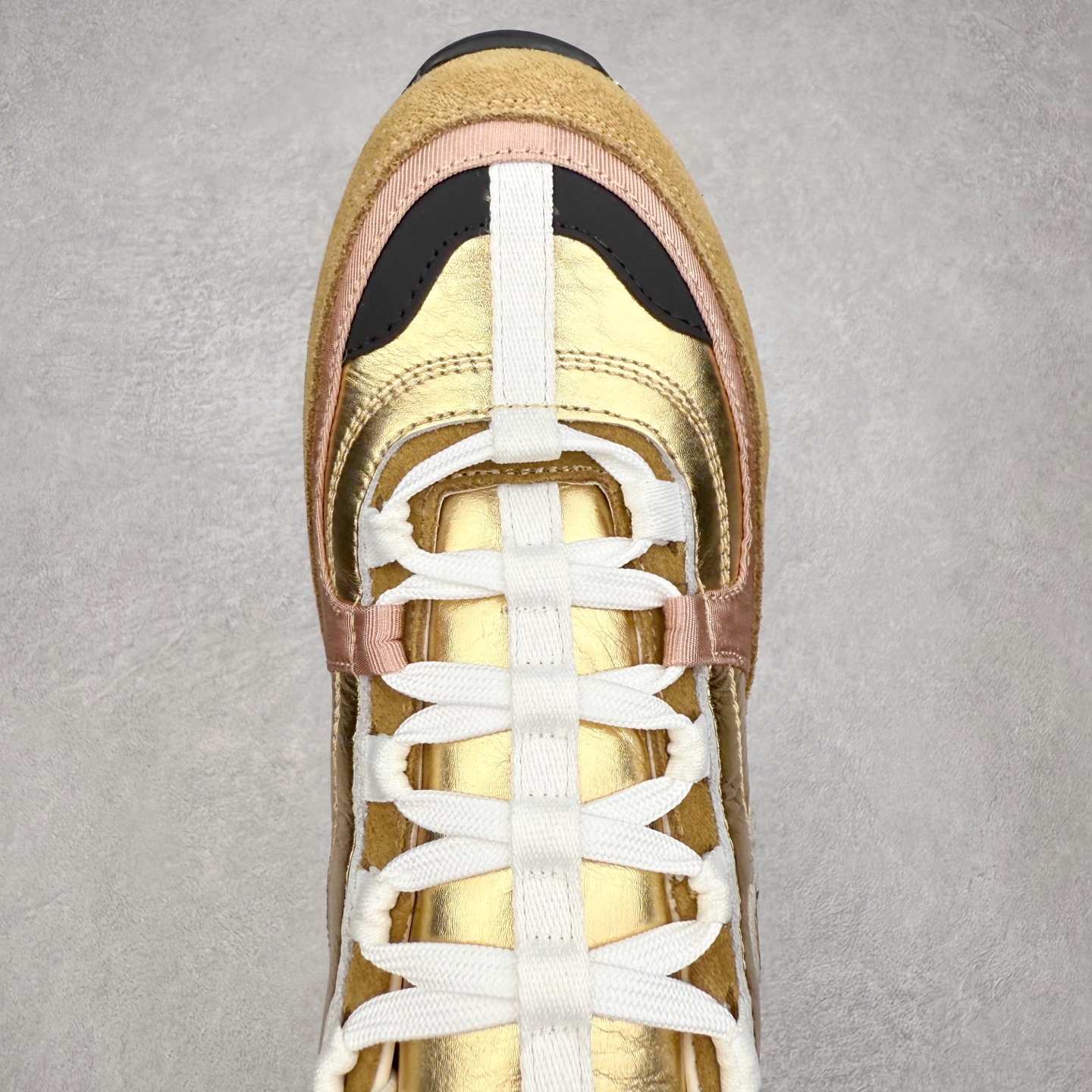 图片[4]-Chanel香奈儿 25ss 春夏新款专柜顶级休闲款运动鞋 这款经典设计 鞋面多种工艺电绣的风格；大底却时尚运动；不平凡的拥入了多种配色元素多元化混搭非常好看百搭，休闲，时尚，运动，户外都能兼顾 鞋面采用： 原版进口高丝光牛反绒+进口混种羊皮 内里采用： 原版进口透气网 大底：原版独家开模+TPU组合大底 尺码：35-40-选品中心