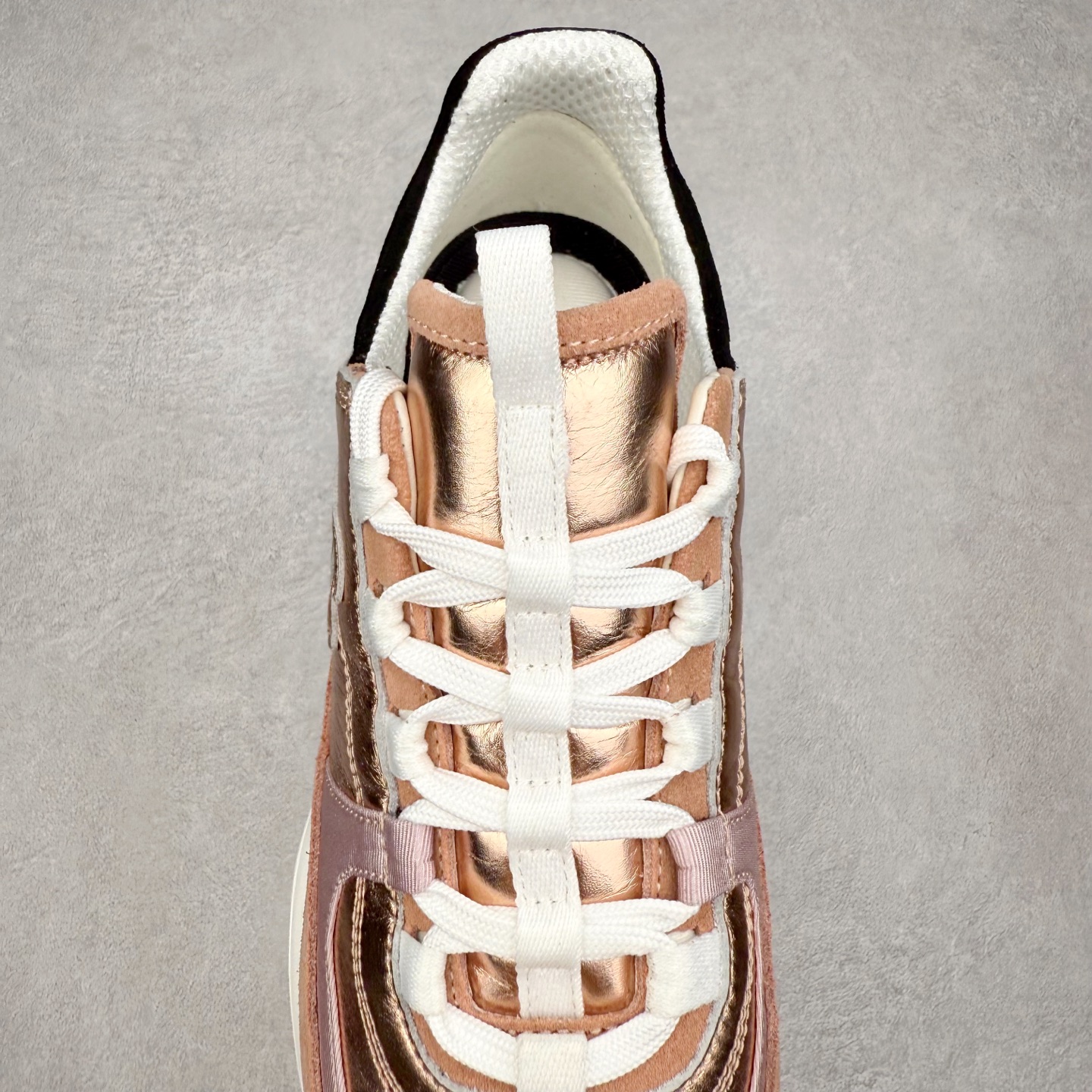 图片[5]-Chanel香奈儿 25ss 春夏新款专柜顶级休闲款运动鞋 这款经典设计 鞋面多种工艺电绣的风格；大底却时尚运动；不平凡的拥入了多种配色元素多元化混搭非常好看百搭，休闲，时尚，运动，户外都能兼顾 鞋面采用： 原版进口高丝光牛反绒+进口混种羊皮 内里采用： 原版进口透气网 大底：原版独家开模+TPU组合大底 尺码：35-40-选品中心