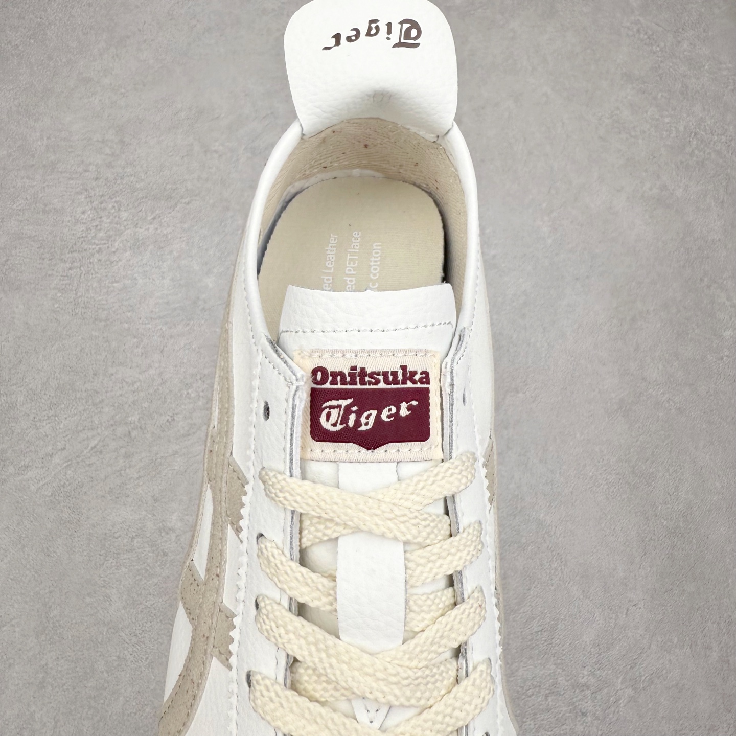 图片[5]-＃C版 Asics Onitsuka Tiger MEXICO 66 亚瑟士鬼冢虎复古经典板鞋 CNY 龙年限定 白红 市场王者选手 海外订单工厂出品 长期生产补货永不断码 超成熟稳定的做工品控 原装全套纸板楦头开发 原汁原味 完美呈现版型 私模正确鞋底咬花纹路 一比一鞋头弧度高度鞋身弧度 绝不口嗨 细节品控鞋型随意秒杀市面 原档咬花纹路私模大底 一个单元有六个三角形 总体形拼接呈现花瓣状 官方四联吊牌 原装Ortholite轻量化鞋垫 原盒原配 质保卡 说明书 钢印防尘纸 纸板中底带钢印 乳胶组合鞋垫 支持全方位的对比专柜 产品从款式颜色造型上体现出追求舒适和细节的完美 鞋类更是推崇手工制作的严谨与完美 融舒适性与可穿性的设计风格 注重细节的完美和别致魅力 既保持稳重 又不失轻松的时尚感 尺码：36 37 37.5 38 39 39.5 40 40.5 41.5 42 42.5 43.5 44 45-选品中心