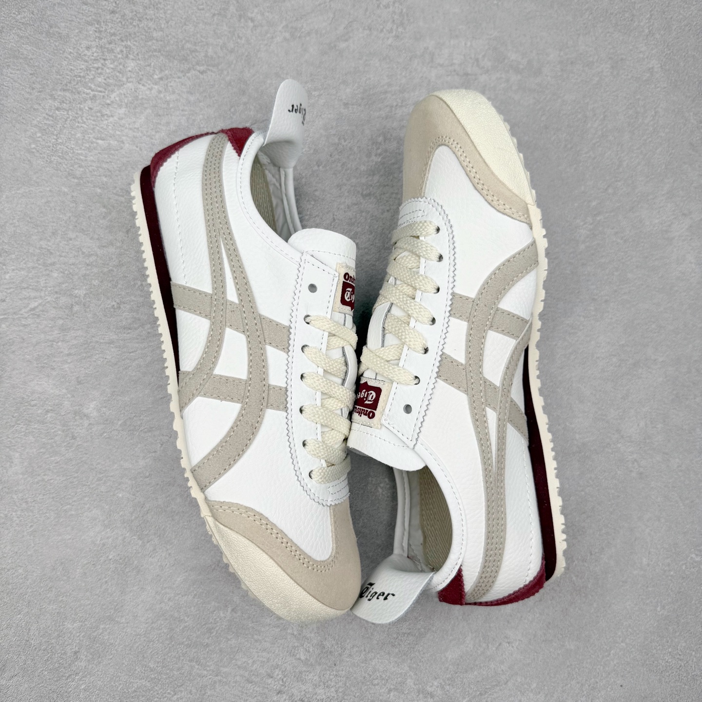 图片[3]-＃C版 Asics Onitsuka Tiger MEXICO 66 亚瑟士鬼冢虎复古经典板鞋 CNY 龙年限定 白红 市场王者选手 海外订单工厂出品 长期生产补货永不断码 超成熟稳定的做工品控 原装全套纸板楦头开发 原汁原味 完美呈现版型 私模正确鞋底咬花纹路 一比一鞋头弧度高度鞋身弧度 绝不口嗨 细节品控鞋型随意秒杀市面 原档咬花纹路私模大底 一个单元有六个三角形 总体形拼接呈现花瓣状 官方四联吊牌 原装Ortholite轻量化鞋垫 原盒原配 质保卡 说明书 钢印防尘纸 纸板中底带钢印 乳胶组合鞋垫 支持全方位的对比专柜 产品从款式颜色造型上体现出追求舒适和细节的完美 鞋类更是推崇手工制作的严谨与完美 融舒适性与可穿性的设计风格 注重细节的完美和别致魅力 既保持稳重 又不失轻松的时尚感 尺码：36 37 37.5 38 39 39.5 40 40.5 41.5 42 42.5 43.5 44 45-选品中心