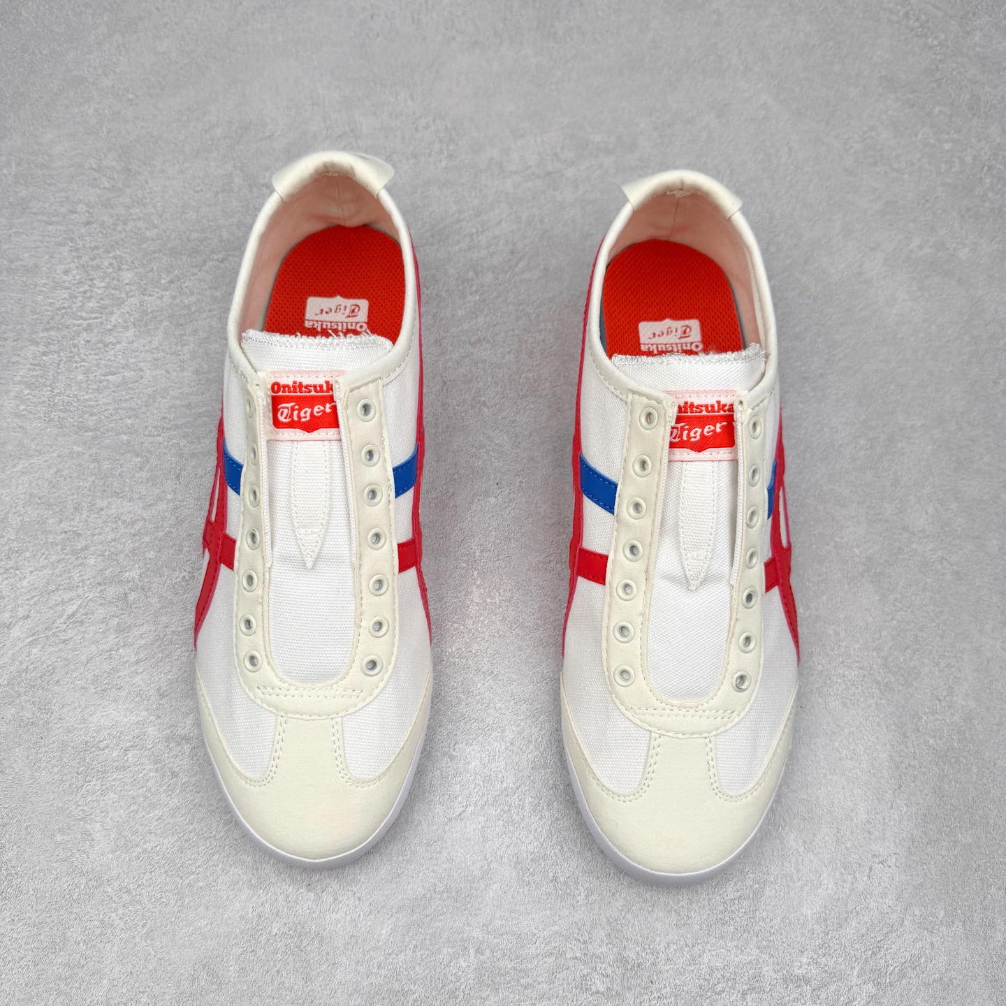 图片[2]-＃C版 Asics Onitsuka Tiger MEXICO 66 亚瑟士鬼冢虎复古经典板鞋 CNY 龙年限定 白红 市场王者选手 海外订单工厂出品 长期生产补货永不断码 超成熟稳定的做工品控 原装全套纸板楦头开发 原汁原味 完美呈现版型 私模正确鞋底咬花纹路 一比一鞋头弧度高度鞋身弧度 绝不口嗨 细节品控鞋型随意秒杀市面 原档咬花纹路私模大底 一个单元有六个三角形 总体形拼接呈现花瓣状 官方四联吊牌 原装Ortholite轻量化鞋垫 原盒原配 质保卡 说明书 钢印防尘纸 纸板中底带钢印 乳胶组合鞋垫 支持全方位的对比专柜 产品从款式颜色造型上体现出追求舒适和细节的完美 鞋类更是推崇手工制作的严谨与完美 融舒适性与可穿性的设计风格 注重细节的完美和别致魅力 既保持稳重 又不失轻松的时尚感 尺码：36 37 37.5 38 39 39.5 40 40.5 41.5 42 42.5 43.5 44 45-选品中心