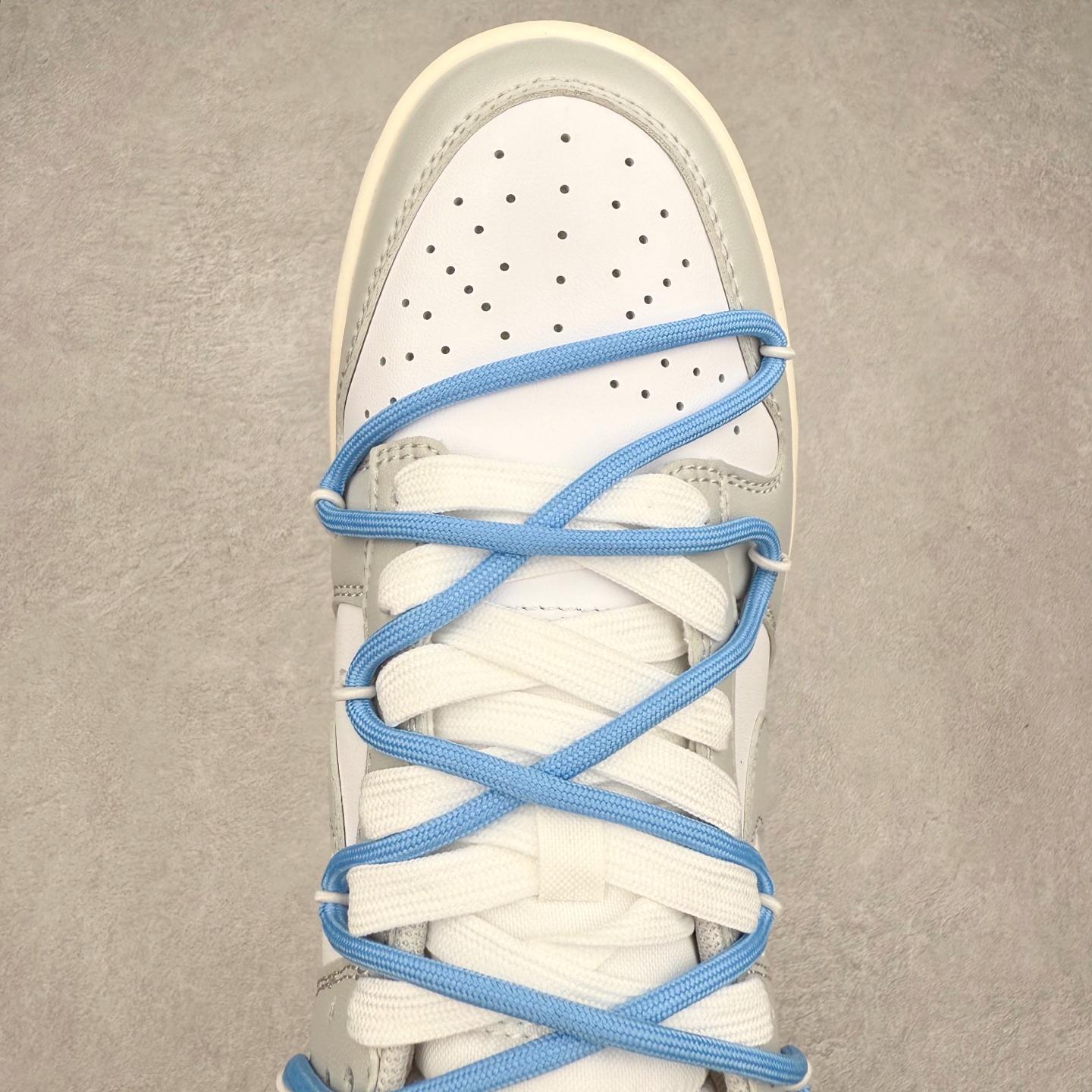 图片[4]-NK Dunk Low DD1391-103 定制系列天花板 无原鞋不开发 全系列得物原鞋一比一校对开发 配色持续更新中 终端对接 优势输出 全套原厂楦头原纸板数据档案倾力打造 原汁原味莞产 极致还原 圈内最强针车工艺 高端零售指定版 广东原厂配套原盒原标 鞋盒分三个尺码段 原厂冲刀 超高清洁度 全鞋零毛边皮料切割 采用原厂百宏鞋带以及原厂百宏织唛舌标 内标可供原厂几率过验 进口原装条纹中底布 四线拉帮白色点胶 原厂拉帮手法遵循公司 原厂电绣 极致还原 尺码：36 36.5 37.5 38 38.5 39 40 40.5 41 42 42.5 43 44 44.5 45 46-选品中心