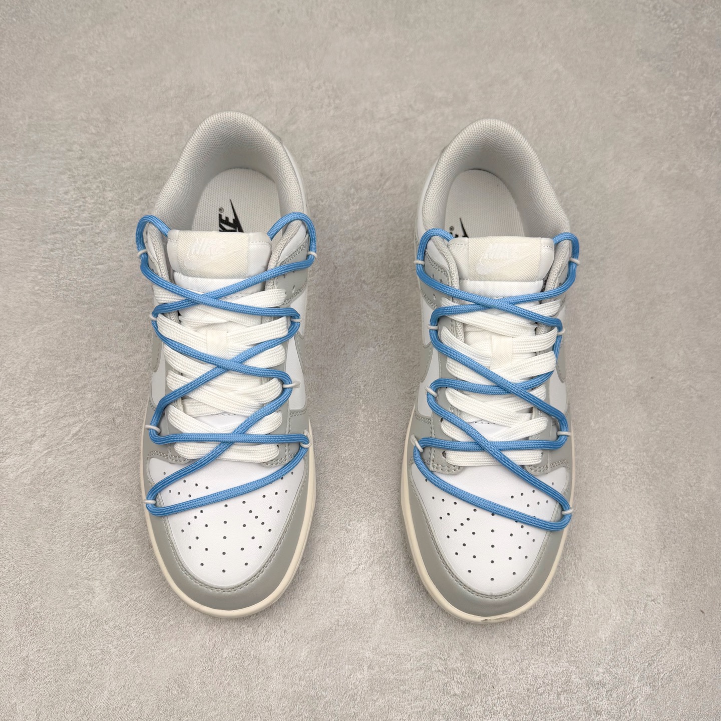 图片[2]-NK Dunk Low DD1391-103 定制系列天花板 无原鞋不开发 全系列得物原鞋一比一校对开发 配色持续更新中 终端对接 优势输出 全套原厂楦头原纸板数据档案倾力打造 原汁原味莞产 极致还原 圈内最强针车工艺 高端零售指定版 广东原厂配套原盒原标 鞋盒分三个尺码段 原厂冲刀 超高清洁度 全鞋零毛边皮料切割 采用原厂百宏鞋带以及原厂百宏织唛舌标 内标可供原厂几率过验 进口原装条纹中底布 四线拉帮白色点胶 原厂拉帮手法遵循公司 原厂电绣 极致还原 尺码：36 36.5 37.5 38 38.5 39 40 40.5 41 42 42.5 43 44 44.5 45 46-选品中心