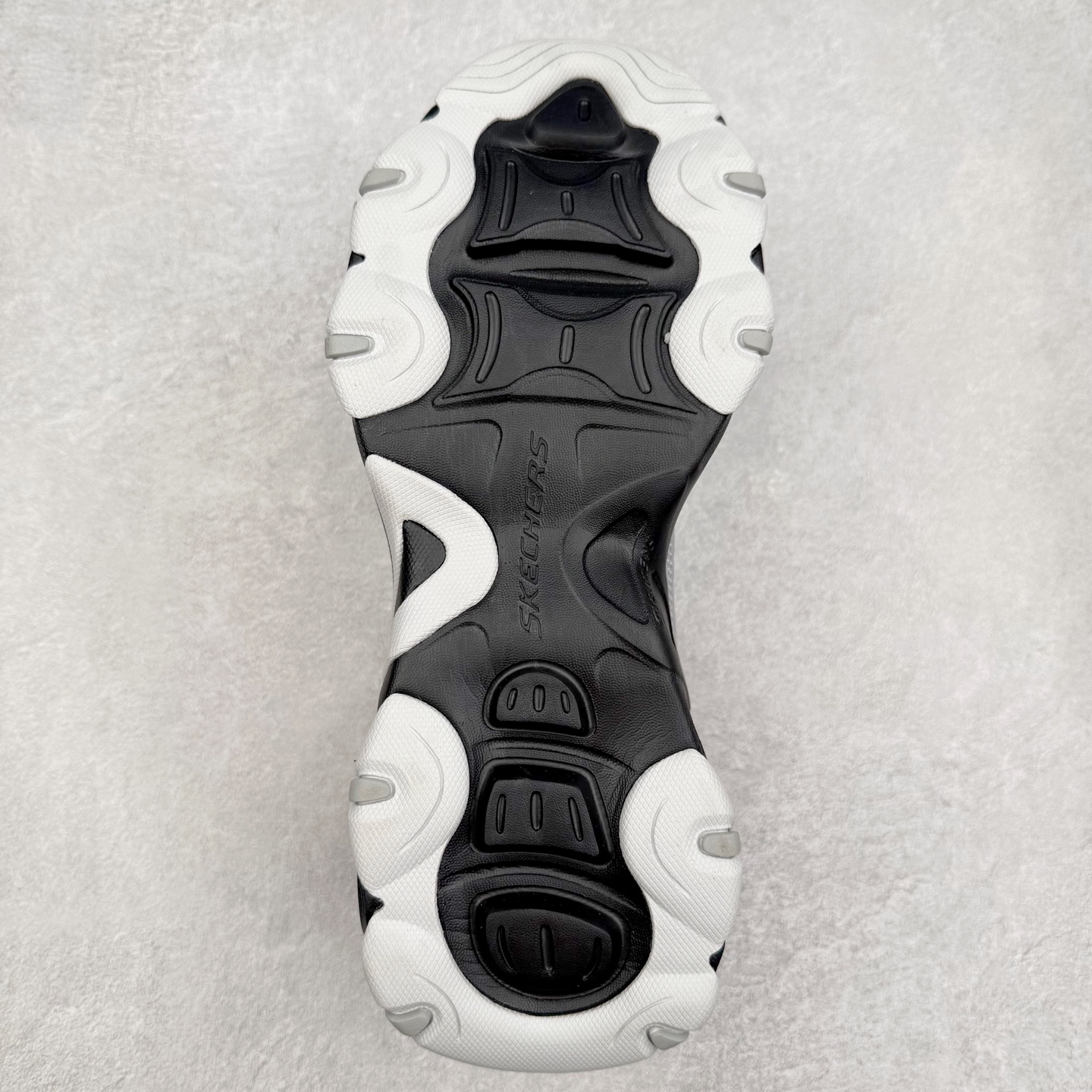 图片[9]-Skechers斯凯奇 D\’Lites 糯米熊 舒适柔软时尚百搭低帮老爹鞋 实拍调校N版已经零色差零失真 百分百还原实物色彩所见即所得 不存在货不对板色差等低级问题 选购参考实物拍摄 不混卖不参货 只用心做好货严格选品 承诺混一赔十 尺码：35.5 36 36.5 37.5 38 38.5 39 40 40.5 41 42 42.5 43 44-选品中心