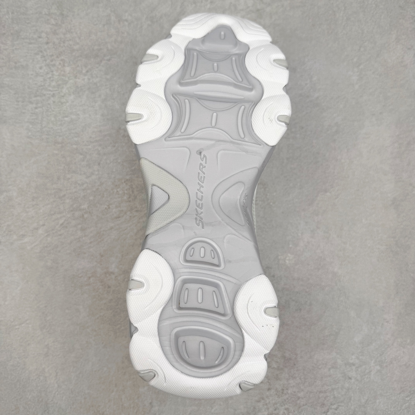 图片[9]-Skechers斯凯奇 D\’Lites 糯米熊 舒适柔软时尚百搭低帮老爹鞋 实拍调校N版已经零色差零失真 百分百还原实物色彩所见即所得 不存在货不对板色差等低级问题 选购参考实物拍摄 不混卖不参货 只用心做好货严格选品 承诺混一赔十 尺码：35.5 36 36.5 37.5 38 38.5 39 40 40.5 41 42 42.5 43 44-选品中心