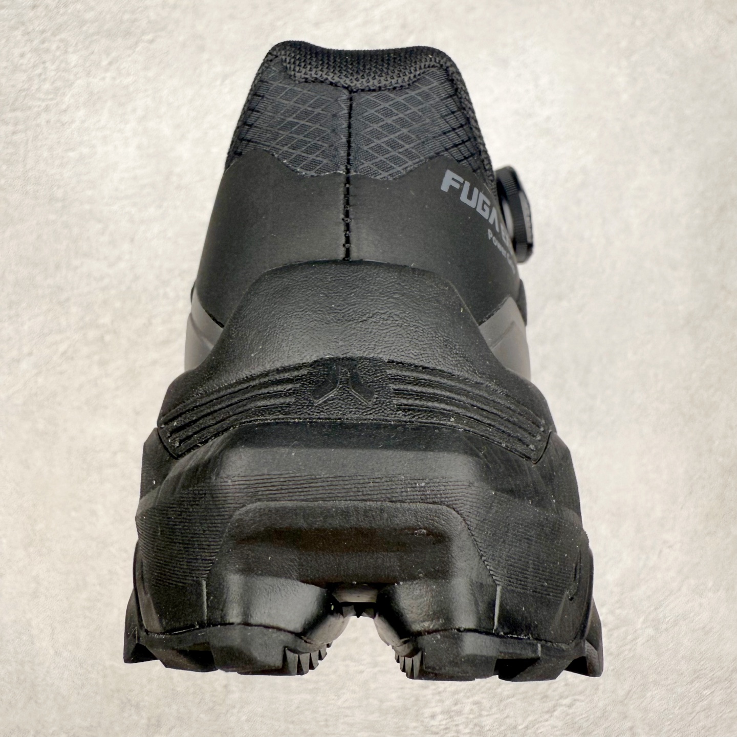 图片[8]-KAILAS FUGA DU BOA 凯乐石 黑山大坡王越野机能跑鞋 这双黑山整体呈现了多样的黑灰银搭配 鞋面主体部分采用网状薄翼材质中底是大坡王最具特色的山形结构 鞋带采用 BOA 旋钮快速穿脱系统 Vibram Megagrip 延续大坡王超强抓地 多重元素组合而成的造型和颜色设计让整双鞋观感丰富而又统一 整双鞋的技术和材料应用使得科技感十足颜色和脚感适合各类场景和场所穿着！ 尺码：36 36.5 37 37.5 38 39 39.5 40 41 41.5 42 42.5 43 44 44.5 45-选品中心