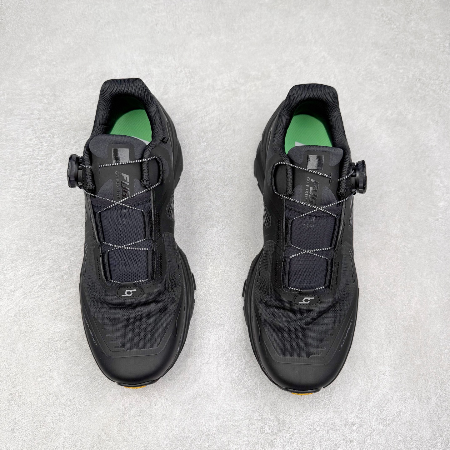 图片[2]-KAILAS FUGA DU BOA 凯乐石 黑山大坡王越野机能跑鞋 这双黑山整体呈现了多样的黑灰银搭配 鞋面主体部分采用网状薄翼材质中底是大坡王最具特色的山形结构 鞋带采用 BOA 旋钮快速穿脱系统 Vibram Megagrip 延续大坡王超强抓地 多重元素组合而成的造型和颜色设计让整双鞋观感丰富而又统一 整双鞋的技术和材料应用使得科技感十足颜色和脚感适合各类场景和场所穿着！ 尺码：36 36.5 37 37.5 38 39 39.5 40 41 41.5 42 42.5 43 44 44.5 45-选品中心