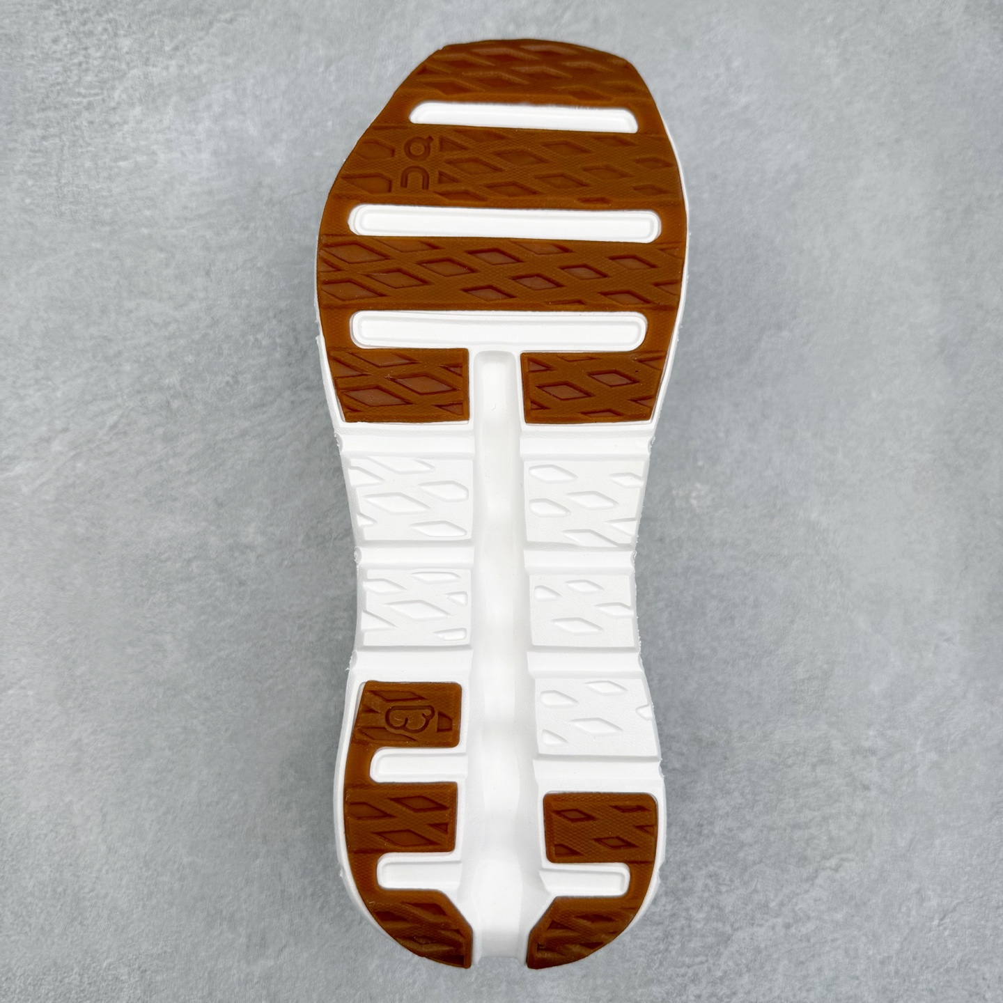 图片[9]-On Cloudtilt 昂跑减震生活休闲鞋 此运动品牌 开创于2010年 缓震着陆、强效回弹、轻柔质感的设计构思始终是ON研制关键 与此同时基于“为全球提供革新性的跑步感受”信念 陆续推出了多款跑鞋及其以专业运动人体跑步工程学为设计关键的功能性跑步服饰设备 让跑者不费力气地畅快畅跑 尺码：36 36.5 37.5 38 38.5 39 40 40.5 41 42 42.5 43 44 44.5 45-选品中心