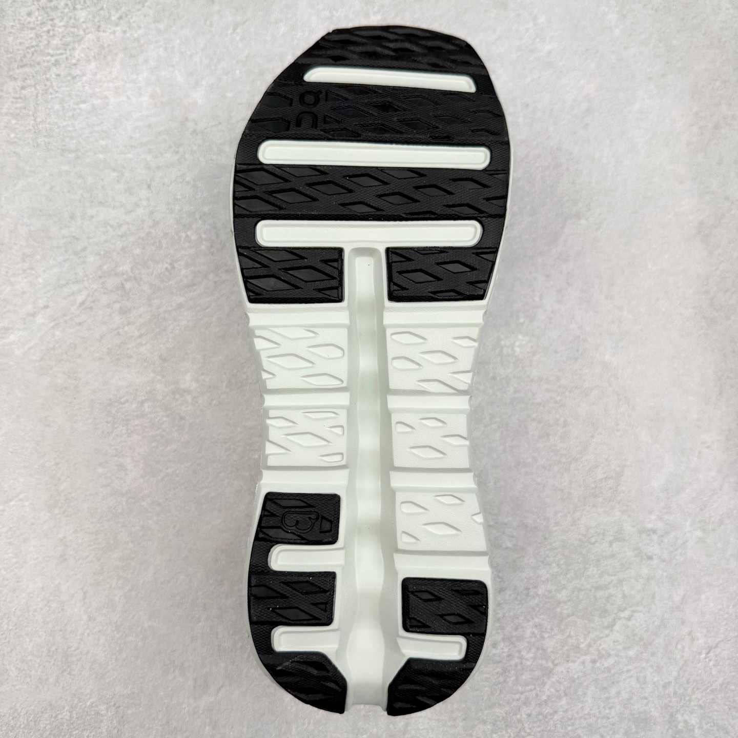 图片[9]-On Cloudtilt 昂跑减震生活休闲鞋 此运动品牌 开创于2010年 缓震着陆、强效回弹、轻柔质感的设计构思始终是ON研制关键 与此同时基于“为全球提供革新性的跑步感受”信念 陆续推出了多款跑鞋及其以专业运动人体跑步工程学为设计关键的功能性跑步服饰设备 让跑者不费力气地畅快畅跑 尺码：36 36.5 37.5 38 38.5 39 40 40.5 41 42 42.5 43 44 44.5 45-选品中心