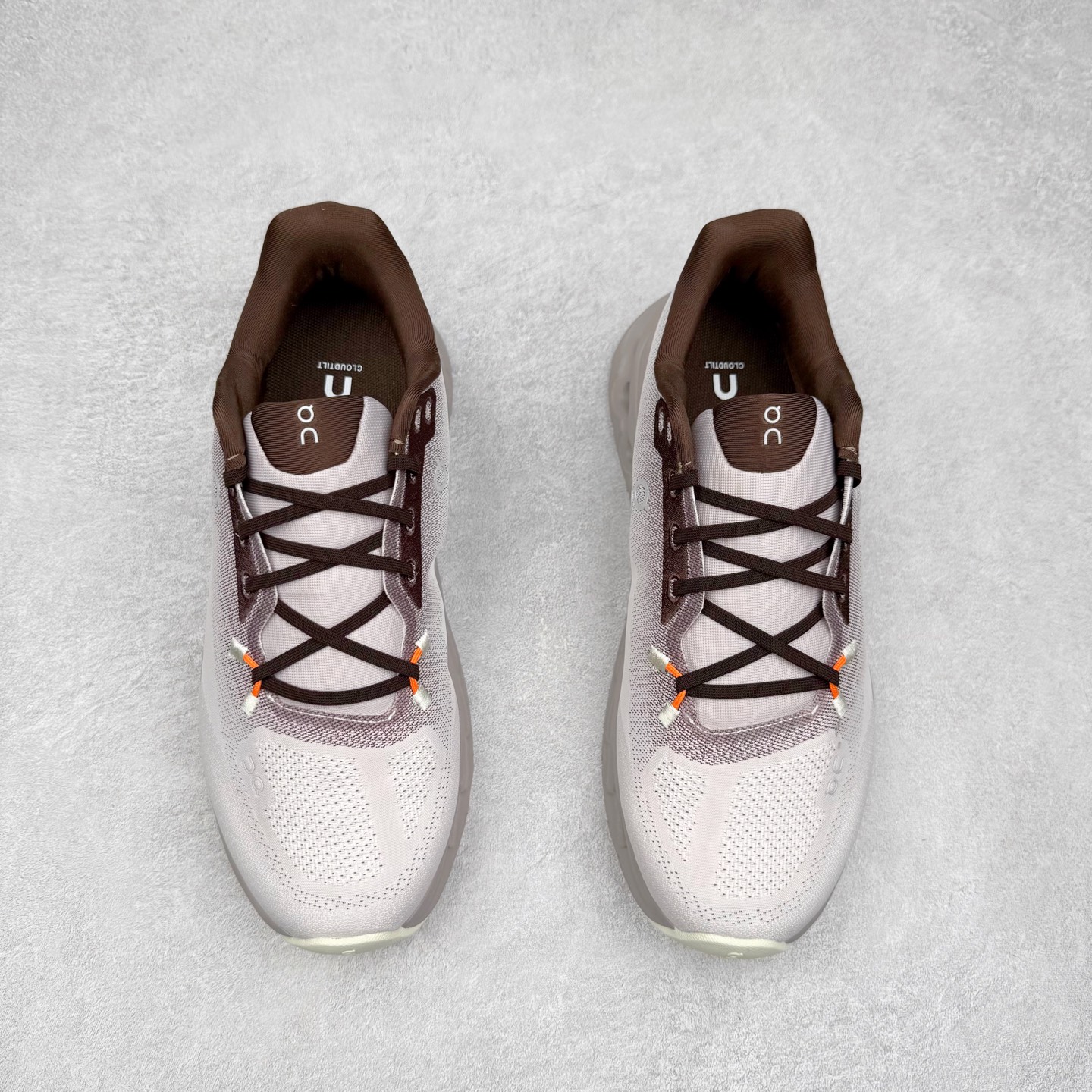 图片[2]-On Cloudtilt 昂跑减震生活休闲鞋 此运动品牌 开创于2010年 缓震着陆、强效回弹、轻柔质感的设计构思始终是ON研制关键 与此同时基于“为全球提供革新性的跑步感受”信念 陆续推出了多款跑鞋及其以专业运动人体跑步工程学为设计关键的功能性跑步服饰设备 让跑者不费力气地畅快畅跑 尺码：36 36.5 37.5 38 38.5 39 40 40.5 41 42 42.5 43 44 44.5 45-选品中心