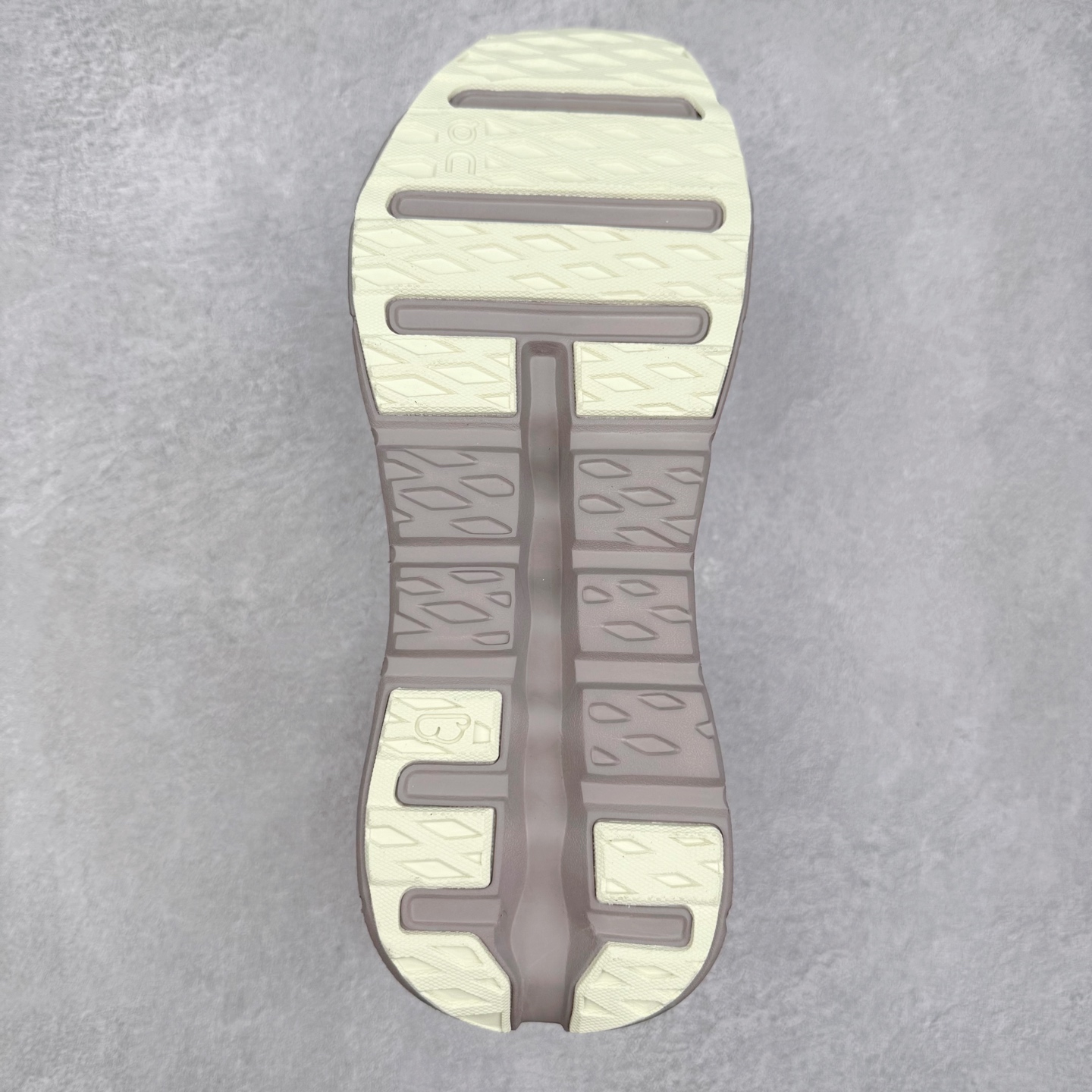 图片[9]-On Cloudtilt 昂跑减震生活休闲鞋 此运动品牌 开创于2010年 缓震着陆、强效回弹、轻柔质感的设计构思始终是ON研制关键 与此同时基于“为全球提供革新性的跑步感受”信念 陆续推出了多款跑鞋及其以专业运动人体跑步工程学为设计关键的功能性跑步服饰设备 让跑者不费力气地畅快畅跑 尺码：36 36.5 37.5 38 38.5 39 40 40.5 41 42 42.5 43 44 44.5 45-选品中心