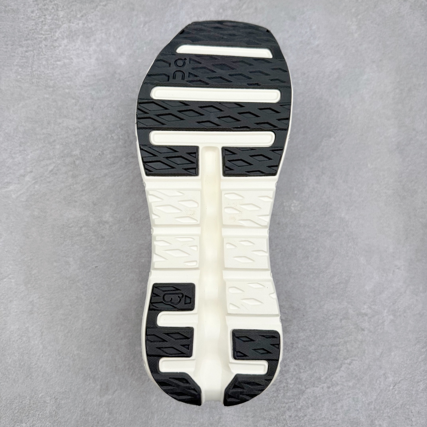 图片[9]-On Cloudtilt 昂跑减震生活休闲鞋 此运动品牌 开创于2010年 缓震着陆、强效回弹、轻柔质感的设计构思始终是ON研制关键 与此同时基于“为全球提供革新性的跑步感受”信念 陆续推出了多款跑鞋及其以专业运动人体跑步工程学为设计关键的功能性跑步服饰设备 让跑者不费力气地畅快畅跑 尺码：36 36.5 37.5 38 38.5 39 40 40.5 41 42 42.5 43 44 44.5 45-选品中心