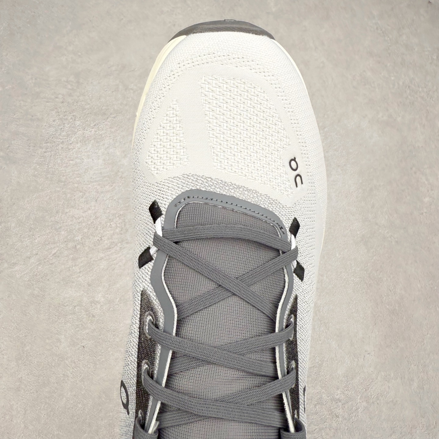 图片[4]-On Cloudtilt 昂跑减震生活休闲鞋 此运动品牌 开创于2010年 缓震着陆、强效回弹、轻柔质感的设计构思始终是ON研制关键 与此同时基于“为全球提供革新性的跑步感受”信念 陆续推出了多款跑鞋及其以专业运动人体跑步工程学为设计关键的功能性跑步服饰设备 让跑者不费力气地畅快畅跑 尺码：36 36.5 37.5 38 38.5 39 40 40.5 41 42 42.5 43 44 44.5 45-选品中心