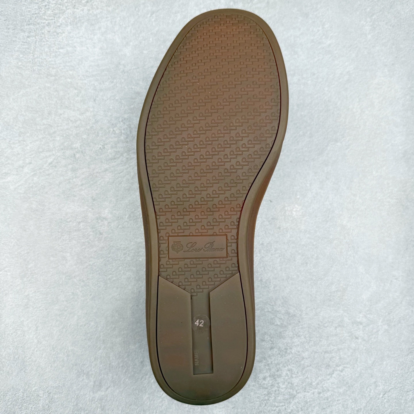 图片[9]-＃纯原 Loro Piana Tennis Walk Low 生活系列低帮复古百搭德训风休闲运动板鞋 意大利顶级奢侈品牌·诺悠翩雅 这款新款绒面革网球鞋采用超低帮设计 适合全年穿着 并具有防水性能 包边鞋底营造轻松迷人的色彩组合 将功能性与低调个性风格和谐融合 打造都市着装的理想鞋履选择 鞋跟处饰以Kummel色嵌片 柔软小牛皮鞋舌 压印LP徽标 棉质鞋带 材质：鞋面：牛剖层绒面革 鞋底：橡胶 衬里：牛皮革 尺码：36 37 38 39 40 41 42 43 44 45 46-选品中心