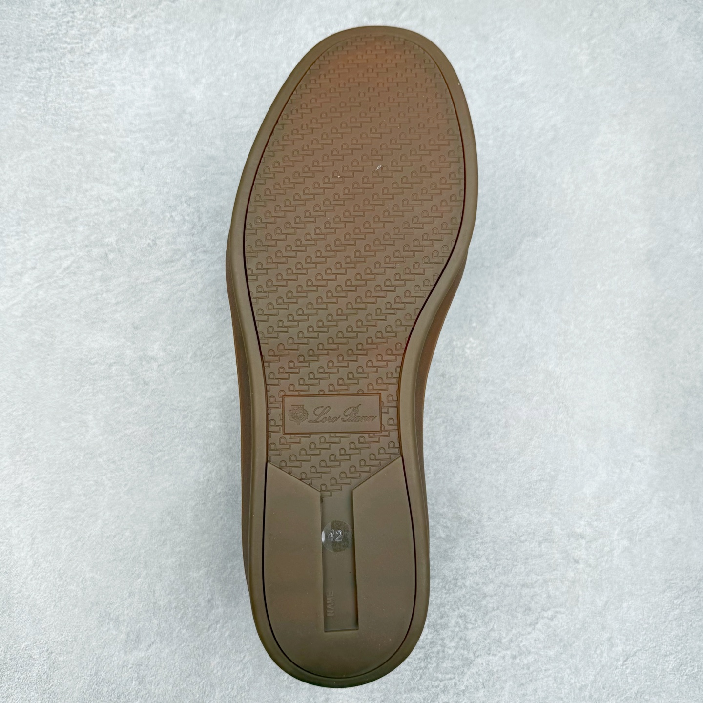 图片[9]-＃纯原 Loro Piana Tennis Walk Low 生活系列低帮复古百搭德训风休闲运动板鞋 意大利顶级奢侈品牌·诺悠翩雅 这款新款绒面革网球鞋采用超低帮设计 适合全年穿着 并具有防水性能 包边鞋底营造轻松迷人的色彩组合 将功能性与低调个性风格和谐融合 打造都市着装的理想鞋履选择 鞋跟处饰以Kummel色嵌片 柔软小牛皮鞋舌 压印LP徽标 棉质鞋带 材质：鞋面：牛剖层绒面革 鞋底：橡胶 衬里：牛皮革 尺码：36 37 38 39 40 41 42 43 44 45 46-选品中心