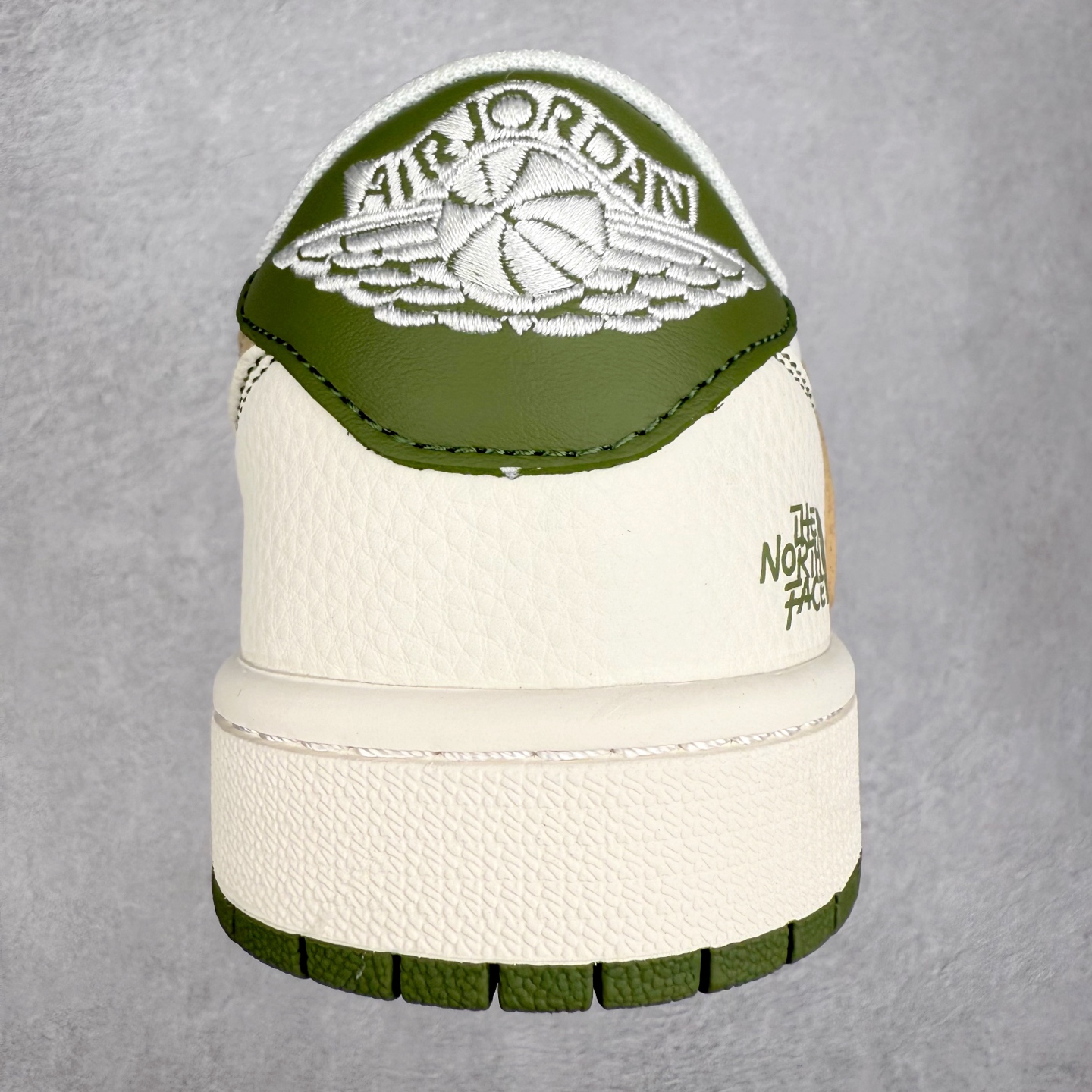 图片[8]-TS x Air Jordan AJ1 Low 倒钩低帮联名定制配色 QW5088-204 原厂内置气垫魔块 A模大底 头层小牛皮 鞋舌AJ原厂专用牛津布+AJ专用反口珍珠布+原厂无杂质高弹内里海棉+特殊封边弹力鞋带 实拍调校N版已经零色差零失真 百分百还原实物色彩所见即所得 不存在货不对板色差等低级问题 选购参考实物拍摄 不混卖不参货 只用心做好货严格选品 承诺混一赔十 尺码：36 36.5 37.5 38 38.5 39 40 40.5 41 42 42.5 43 44 44.5 45-选品中心