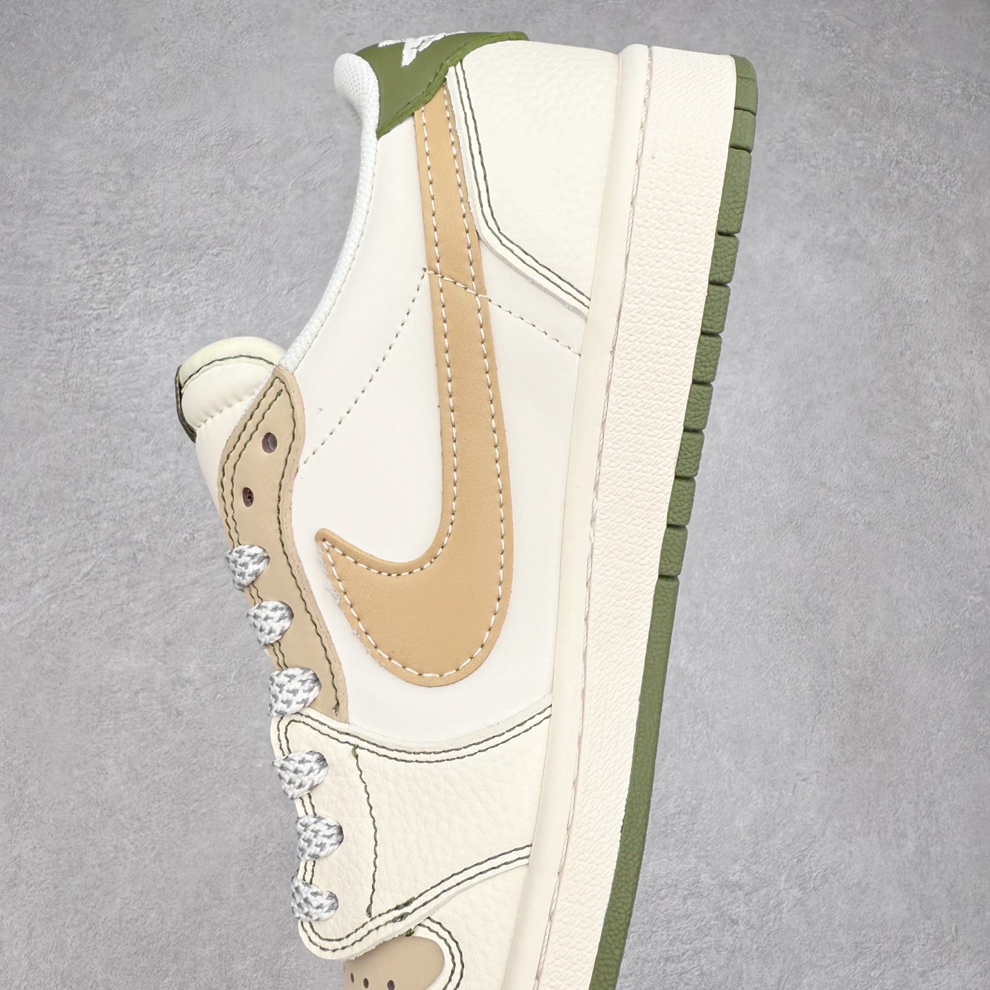 图片[7]-TS x Air Jordan AJ1 Low 倒钩低帮联名定制配色 QW5088-204 原厂内置气垫魔块 A模大底 头层小牛皮 鞋舌AJ原厂专用牛津布+AJ专用反口珍珠布+原厂无杂质高弹内里海棉+特殊封边弹力鞋带 实拍调校N版已经零色差零失真 百分百还原实物色彩所见即所得 不存在货不对板色差等低级问题 选购参考实物拍摄 不混卖不参货 只用心做好货严格选品 承诺混一赔十 尺码：36 36.5 37.5 38 38.5 39 40 40.5 41 42 42.5 43 44 44.5 45-选品中心