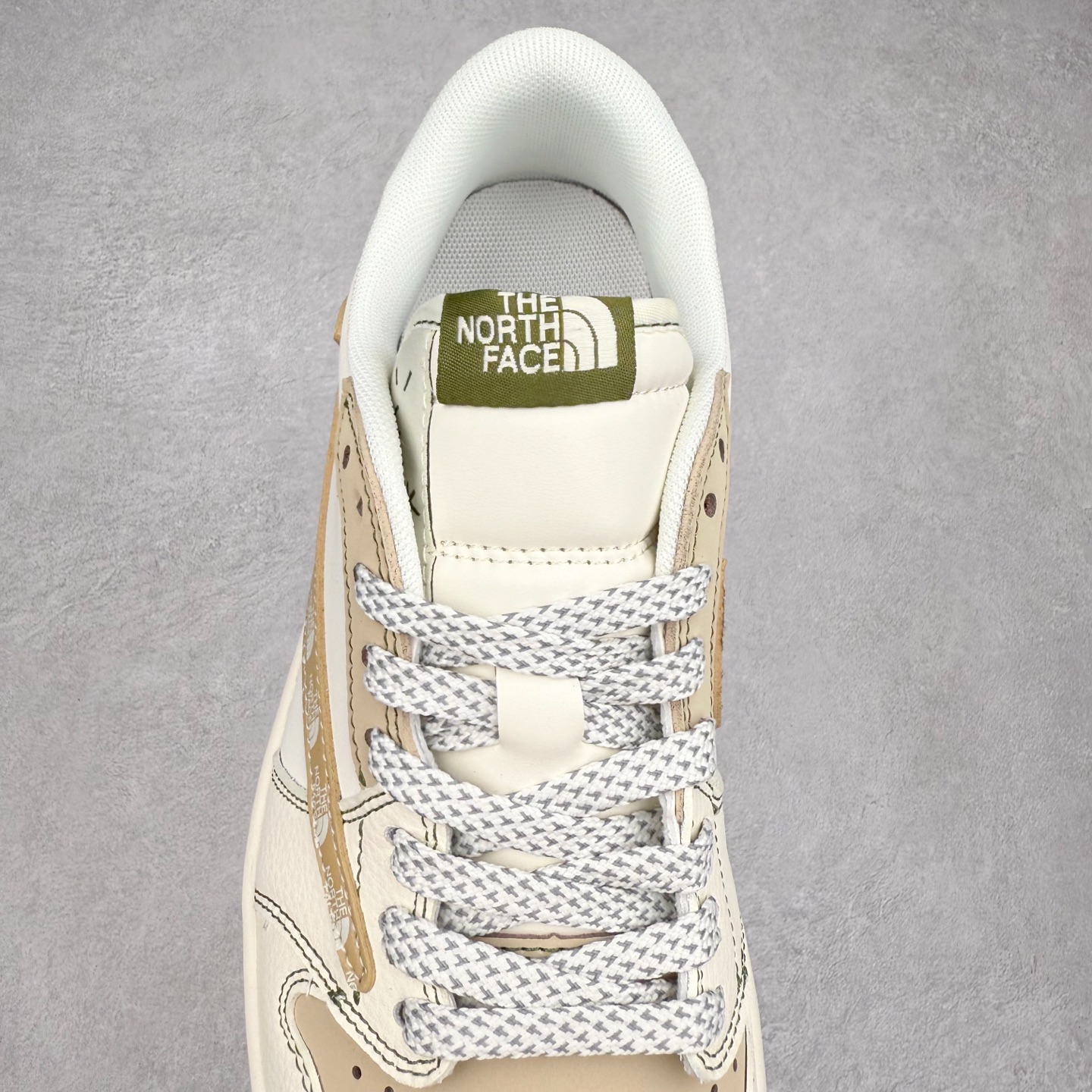 图片[5]-TS x Air Jordan AJ1 Low 倒钩低帮联名定制配色 QW5088-204 原厂内置气垫魔块 A模大底 头层小牛皮 鞋舌AJ原厂专用牛津布+AJ专用反口珍珠布+原厂无杂质高弹内里海棉+特殊封边弹力鞋带 实拍调校N版已经零色差零失真 百分百还原实物色彩所见即所得 不存在货不对板色差等低级问题 选购参考实物拍摄 不混卖不参货 只用心做好货严格选品 承诺混一赔十 尺码：36 36.5 37.5 38 38.5 39 40 40.5 41 42 42.5 43 44 44.5 45-选品中心