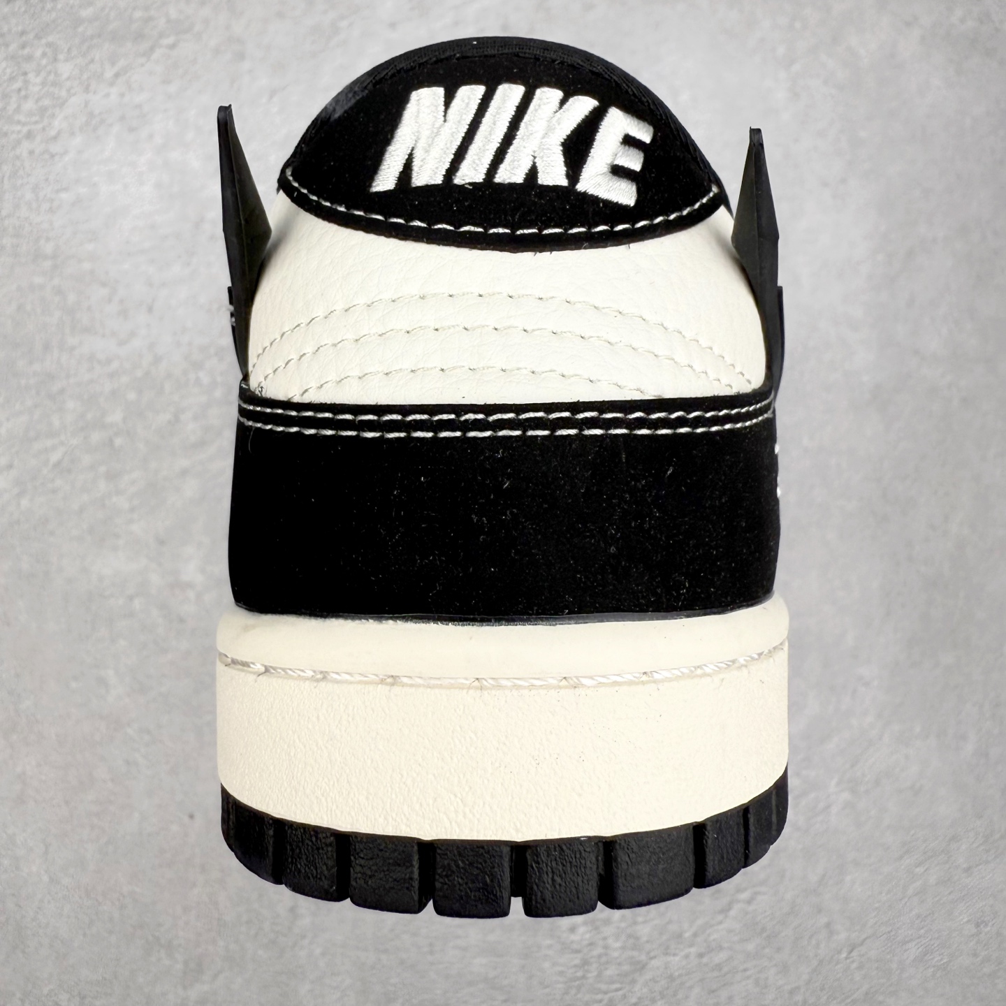 图片[8]-NK Dunk Low 定制配色 XX2025-358 大厂出品 极力推荐 原装头层材料 独家版型蒸餾加工帶來的是更好的视觉和脚感体验大厂纯原品质出货 清洁度 电绣工艺 皮料切割干净无任何毛边 细节完美 实拍调校N版已经零色差零失真 百分百还原实物色彩所见即所得 不存在货不对板色差等低级问题 选购参考实物拍摄 不混卖不参货 只用心做好货严格选品 承诺混一赔十 尺码：36 36.5 37.5 38 38.5 39 40 40.5 41 42 42.5 43 44 44.5 45-选品中心