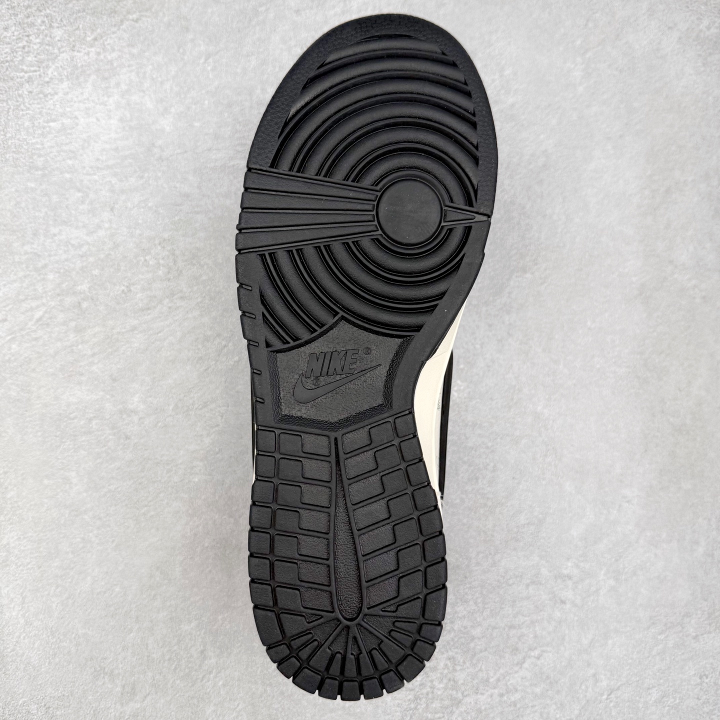 图片[9]-NK Dunk Low 定制配色 XX2025-358 大厂出品 极力推荐 原装头层材料 独家版型蒸餾加工帶來的是更好的视觉和脚感体验大厂纯原品质出货 清洁度 电绣工艺 皮料切割干净无任何毛边 细节完美 实拍调校N版已经零色差零失真 百分百还原实物色彩所见即所得 不存在货不对板色差等低级问题 选购参考实物拍摄 不混卖不参货 只用心做好货严格选品 承诺混一赔十 尺码：36 36.5 37.5 38 38.5 39 40 40.5 41 42 42.5 43 44 44.5 45-选品中心