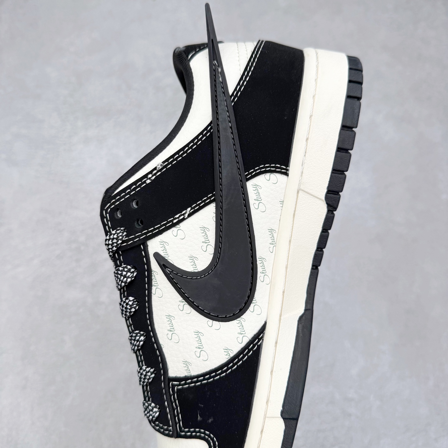 图片[7]-NK Dunk Low 定制配色 XX2025-358 大厂出品 极力推荐 原装头层材料 独家版型蒸餾加工帶來的是更好的视觉和脚感体验大厂纯原品质出货 清洁度 电绣工艺 皮料切割干净无任何毛边 细节完美 实拍调校N版已经零色差零失真 百分百还原实物色彩所见即所得 不存在货不对板色差等低级问题 选购参考实物拍摄 不混卖不参货 只用心做好货严格选品 承诺混一赔十 尺码：36 36.5 37.5 38 38.5 39 40 40.5 41 42 42.5 43 44 44.5 45-选品中心