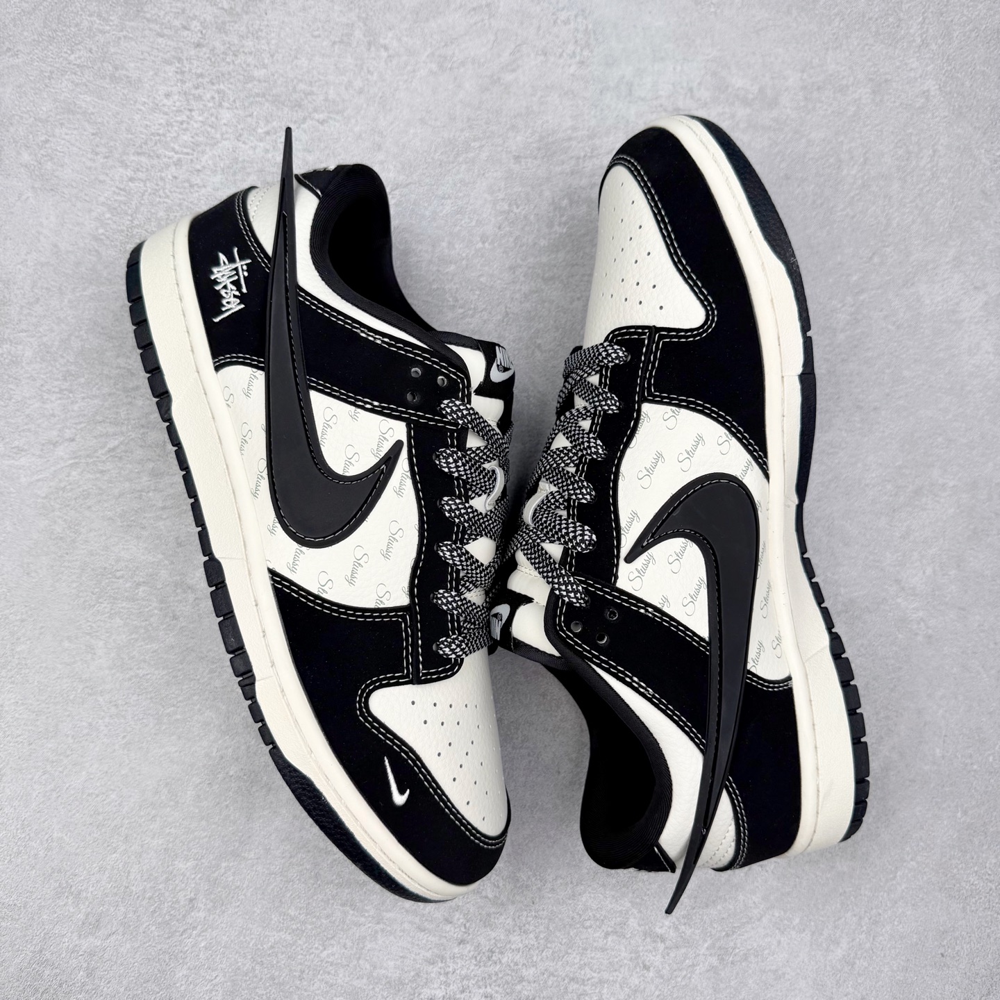 图片[3]-NK Dunk Low 定制配色 XX2025-358 大厂出品 极力推荐 原装头层材料 独家版型蒸餾加工帶來的是更好的视觉和脚感体验大厂纯原品质出货 清洁度 电绣工艺 皮料切割干净无任何毛边 细节完美 实拍调校N版已经零色差零失真 百分百还原实物色彩所见即所得 不存在货不对板色差等低级问题 选购参考实物拍摄 不混卖不参货 只用心做好货严格选品 承诺混一赔十 尺码：36 36.5 37.5 38 38.5 39 40 40.5 41 42 42.5 43 44 44.5 45-选品中心