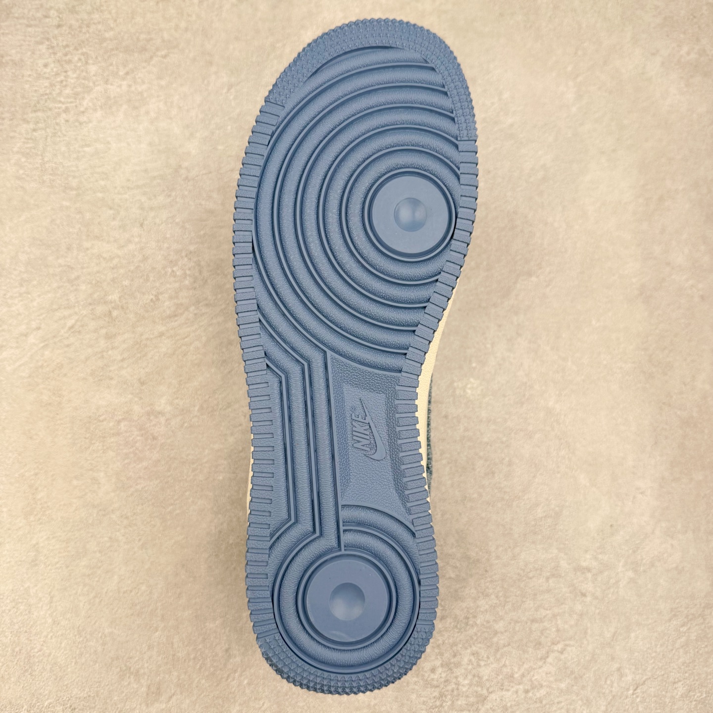 图片[9]-NK Air Force 1´07 Low 空军一号低帮百搭休闲运动板鞋 LW9279-021 柔软、弹性十足的缓震性能和出色的中底设计 横跨复古与现代的外型结合 造就出风靡全球 三十多年的Force 1 直到今天还深受青睐 实拍调校N版已经零色差零失真 百分百还原实物色彩所见即所得 不存在货不对板色差等低级问题 选购参考实物拍摄 不混卖不参货 只用心做好货严格选品 承诺混一赔十 尺码：36 36.5 37.5 38 38.5 39 40 40.5 41 42 42.5 43 44 44.5 45-选品中心