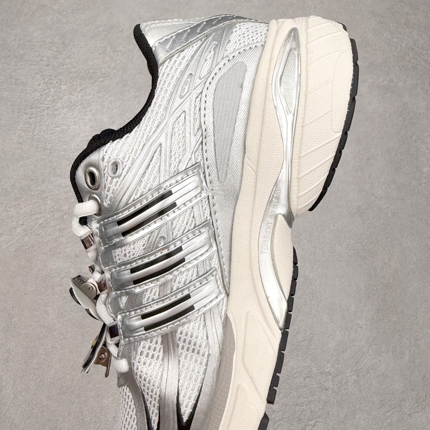 图片[7]-AD Originals Adistar Cushion 3 舒适百搭防滑耐磨低帮生活休闲鞋 实拍调校N版已经零色差零失真 百分百还原实物色彩所见即所得 不存在货不对板色差等低级问题 选购参考实物拍摄 不混卖不参货 只用心做好货严格选品 承诺混一赔十 尺码：36 36.5 37.5 38 38.5 39 40 40.5 41 42 42.5 43 44 44.5 45-选品中心