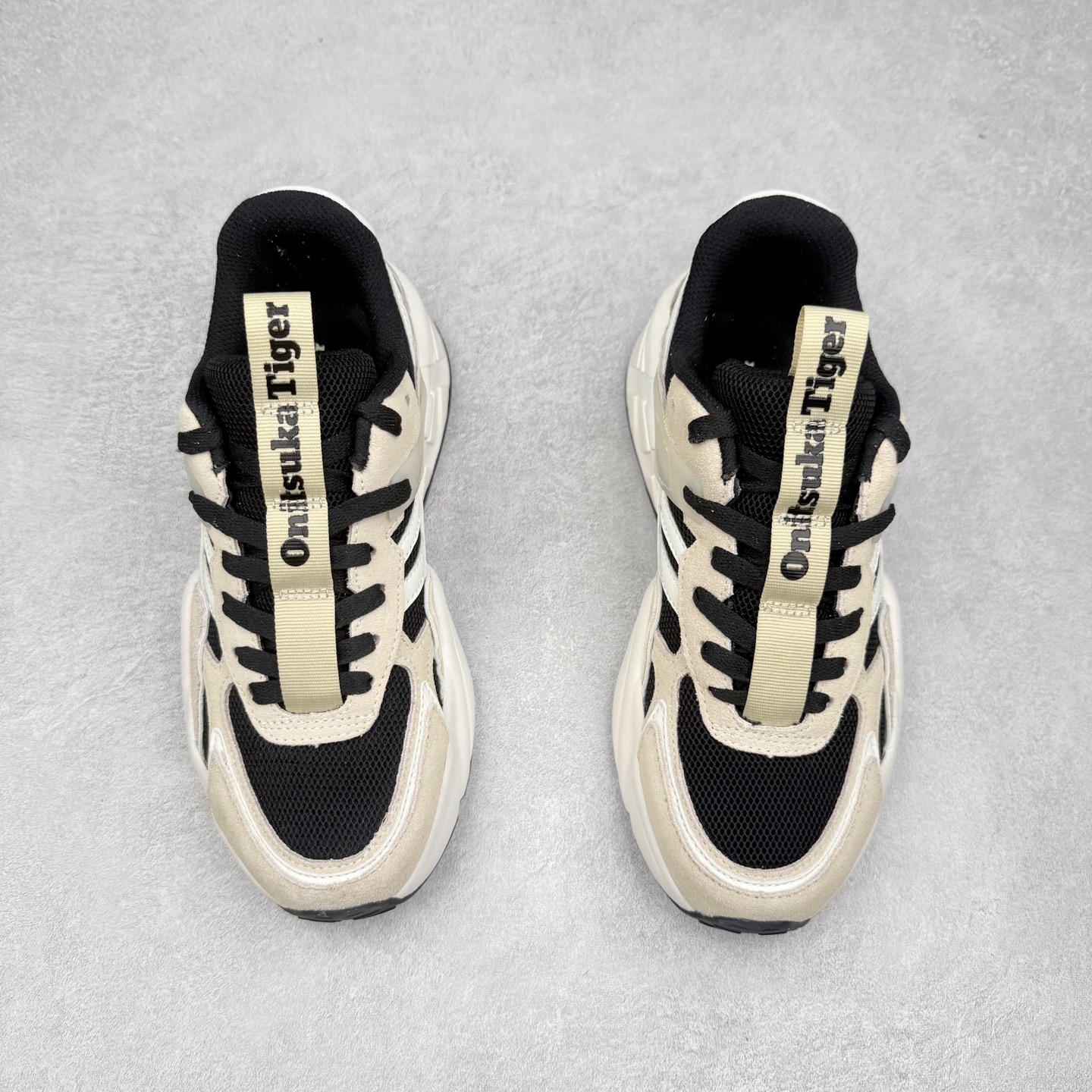 图片[2]-Onitsuka Tiger SP-1 鬼塚虎织物牛剖层革合成革厚底百搭减震耐磨低帮生活休闲鞋 鬼塚虎从运动中汲取灵感，并致力于打造融合舒适感受与创新设计的时尚品牌。品牌的设计风格既体现了对传统的致敬，同时也表达了对精致风格和现代创意的推崇。我们提供独具个性的全系列产品，打造从头到脚的整体穿搭。每件产品皆以精湛工艺匠心打造，细节考究，品质出众。尺码：36 37 37.5 38 39 39.5 40.5 41.5 42 42.5 43.5 44 45-选品中心