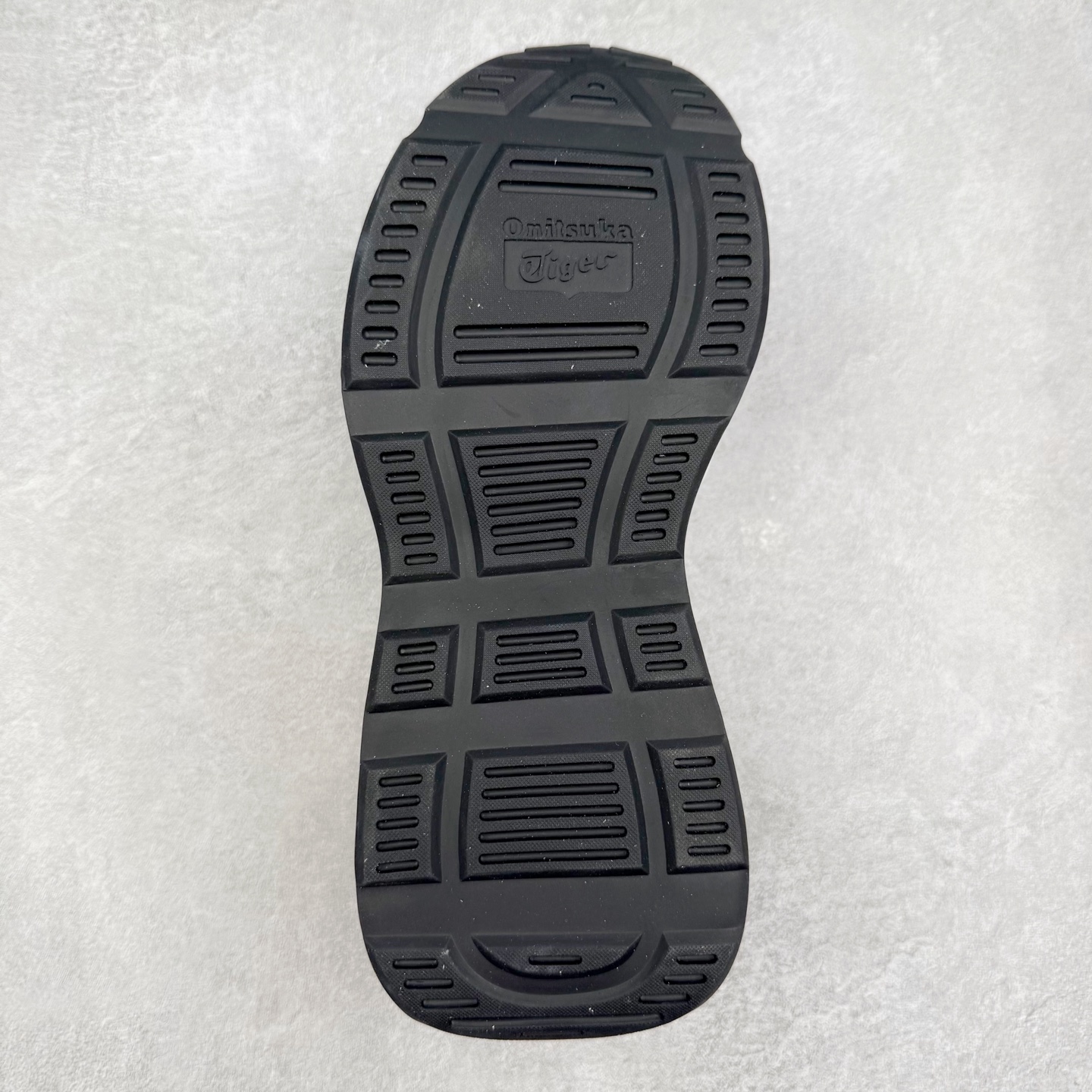 图片[9]-Onitsuka Tiger SP-1 鬼塚虎织物牛剖层革合成革厚底百搭减震耐磨低帮生活休闲鞋 鬼塚虎从运动中汲取灵感，并致力于打造融合舒适感受与创新设计的时尚品牌。品牌的设计风格既体现了对传统的致敬，同时也表达了对精致风格和现代创意的推崇。我们提供独具个性的全系列产品，打造从头到脚的整体穿搭。每件产品皆以精湛工艺匠心打造，细节考究，品质出众。尺码：36 37 37.5 38 39 39.5 40.5 41.5 42 42.5 43.5 44 45-选品中心