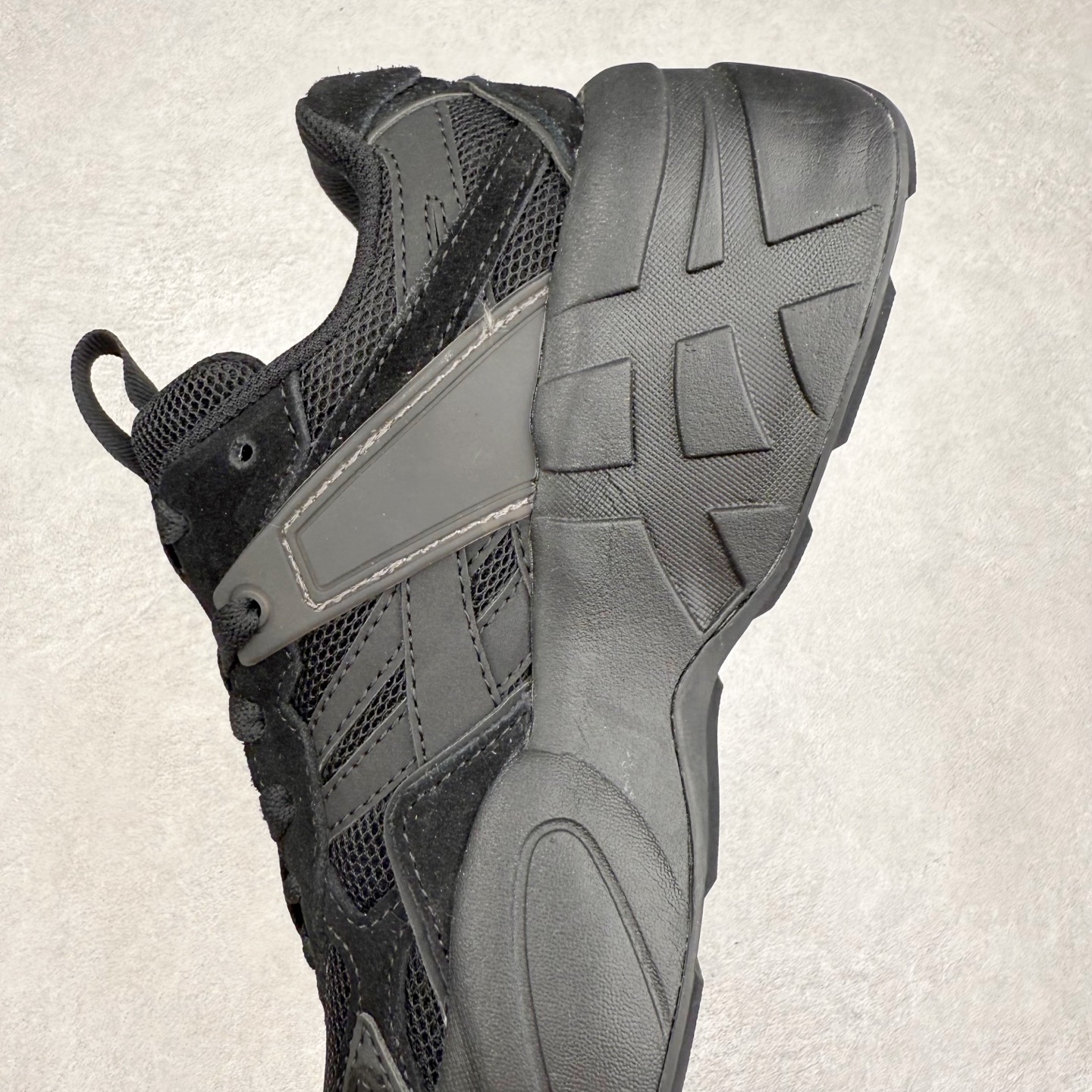 图片[7]-Onitsuka Tiger SP-1 鬼塚虎织物牛剖层革合成革厚底百搭减震耐磨低帮生活休闲鞋 鬼塚虎从运动中汲取灵感，并致力于打造融合舒适感受与创新设计的时尚品牌。品牌的设计风格既体现了对传统的致敬，同时也表达了对精致风格和现代创意的推崇。我们提供独具个性的全系列产品，打造从头到脚的整体穿搭。每件产品皆以精湛工艺匠心打造，细节考究，品质出众。尺码：36 37 37.5 38 39 39.5 40.5 41.5 42 42.5 43.5 44 45-选品中心