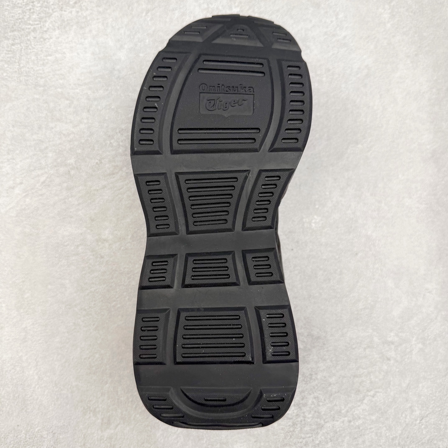 图片[9]-Onitsuka Tiger SP-1 鬼塚虎织物牛剖层革合成革厚底百搭减震耐磨低帮生活休闲鞋 鬼塚虎从运动中汲取灵感，并致力于打造融合舒适感受与创新设计的时尚品牌。品牌的设计风格既体现了对传统的致敬，同时也表达了对精致风格和现代创意的推崇。我们提供独具个性的全系列产品，打造从头到脚的整体穿搭。每件产品皆以精湛工艺匠心打造，细节考究，品质出众。尺码：36 37 37.5 38 39 39.5 40.5 41.5 42 42.5 43.5 44 45-选品中心