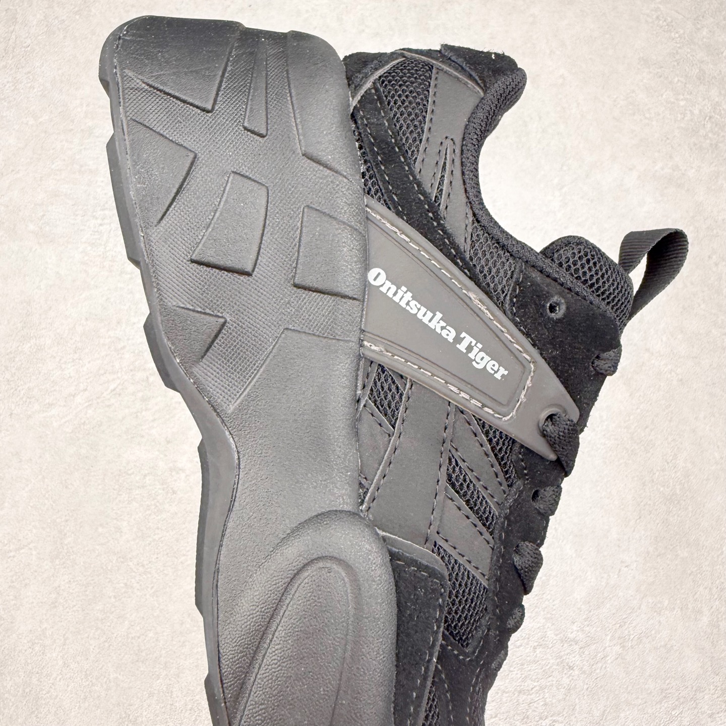 图片[6]-Onitsuka Tiger SP-1 鬼塚虎织物牛剖层革合成革厚底百搭减震耐磨低帮生活休闲鞋 鬼塚虎从运动中汲取灵感，并致力于打造融合舒适感受与创新设计的时尚品牌。品牌的设计风格既体现了对传统的致敬，同时也表达了对精致风格和现代创意的推崇。我们提供独具个性的全系列产品，打造从头到脚的整体穿搭。每件产品皆以精湛工艺匠心打造，细节考究，品质出众。尺码：36 37 37.5 38 39 39.5 40.5 41.5 42 42.5 43.5 44 45-选品中心