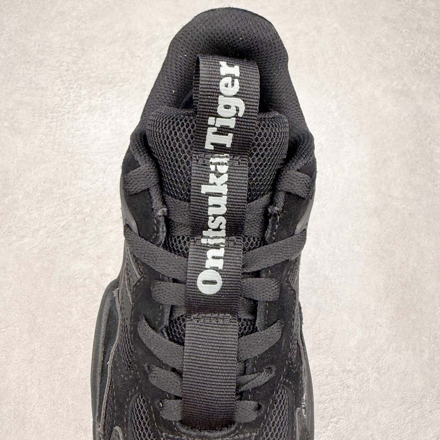 图片[5]-Onitsuka Tiger SP-1 鬼塚虎织物牛剖层革合成革厚底百搭减震耐磨低帮生活休闲鞋 鬼塚虎从运动中汲取灵感，并致力于打造融合舒适感受与创新设计的时尚品牌。品牌的设计风格既体现了对传统的致敬，同时也表达了对精致风格和现代创意的推崇。我们提供独具个性的全系列产品，打造从头到脚的整体穿搭。每件产品皆以精湛工艺匠心打造，细节考究，品质出众。尺码：36 37 37.5 38 39 39.5 40.5 41.5 42 42.5 43.5 44 45-选品中心