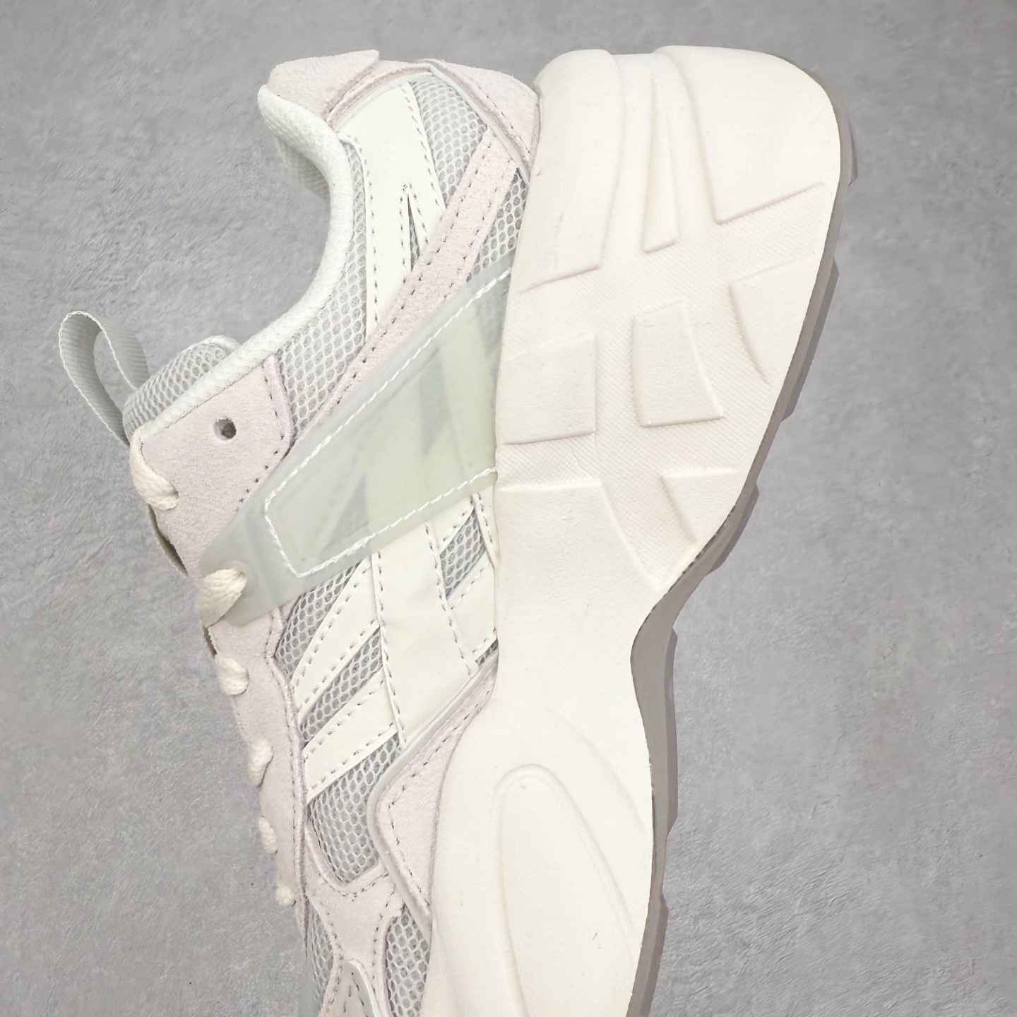 图片[7]-Onitsuka Tiger SP-1 鬼塚虎织物牛剖层革合成革厚底百搭减震耐磨低帮生活休闲鞋 鬼塚虎从运动中汲取灵感，并致力于打造融合舒适感受与创新设计的时尚品牌。品牌的设计风格既体现了对传统的致敬，同时也表达了对精致风格和现代创意的推崇。我们提供独具个性的全系列产品，打造从头到脚的整体穿搭。每件产品皆以精湛工艺匠心打造，细节考究，品质出众。尺码：36 37 37.5 38 39 39.5 40.5 41.5 42 42.5 43.5 44 45-选品中心