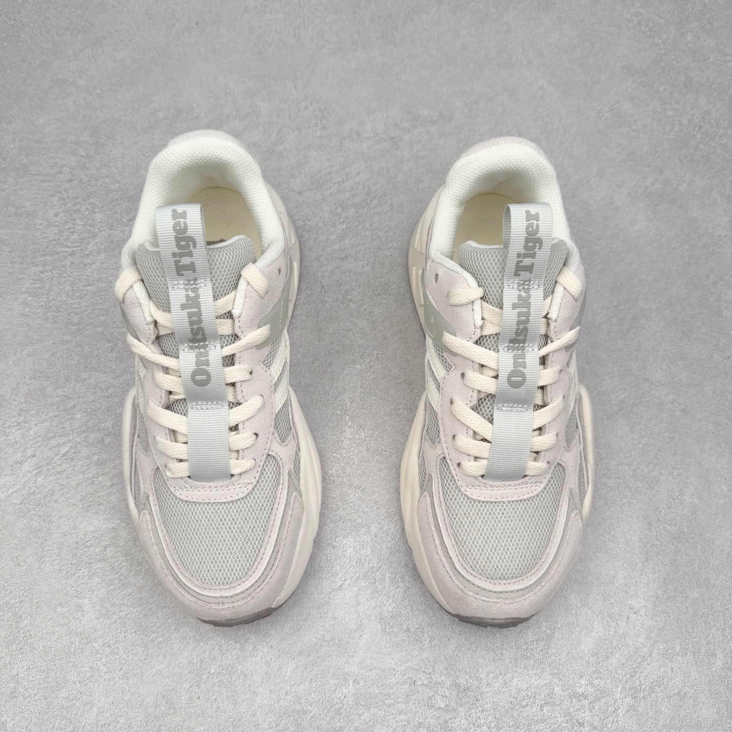 图片[2]-Onitsuka Tiger SP-1 鬼塚虎织物牛剖层革合成革厚底百搭减震耐磨低帮生活休闲鞋 鬼塚虎从运动中汲取灵感，并致力于打造融合舒适感受与创新设计的时尚品牌。品牌的设计风格既体现了对传统的致敬，同时也表达了对精致风格和现代创意的推崇。我们提供独具个性的全系列产品，打造从头到脚的整体穿搭。每件产品皆以精湛工艺匠心打造，细节考究，品质出众。尺码：36 37 37.5 38 39 39.5 40.5 41.5 42 42.5 43.5 44 45-选品中心