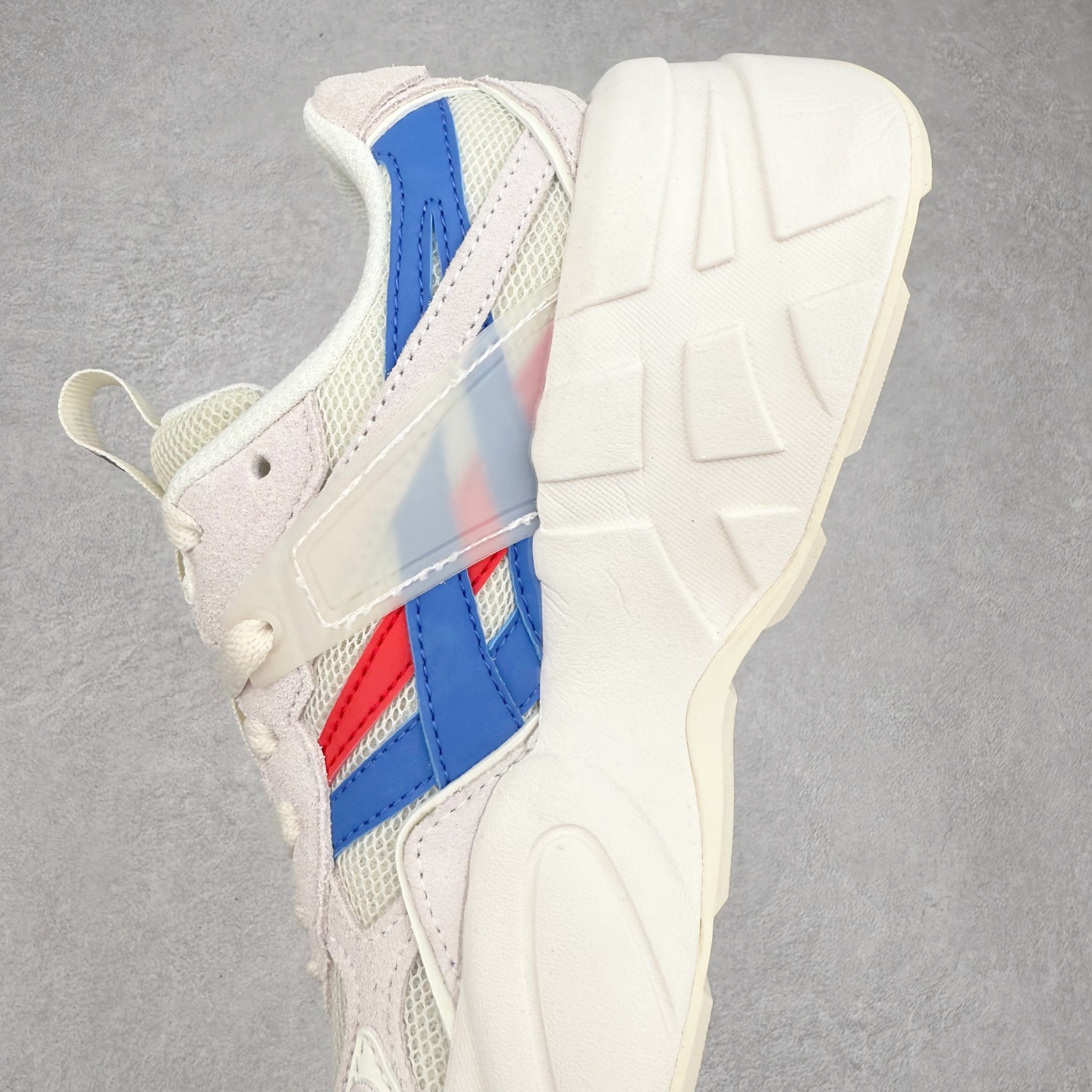 图片[7]-Onitsuka Tiger SP-1 鬼塚虎织物牛剖层革合成革厚底百搭减震耐磨低帮生活休闲鞋 鬼塚虎从运动中汲取灵感，并致力于打造融合舒适感受与创新设计的时尚品牌。品牌的设计风格既体现了对传统的致敬，同时也表达了对精致风格和现代创意的推崇。我们提供独具个性的全系列产品，打造从头到脚的整体穿搭。每件产品皆以精湛工艺匠心打造，细节考究，品质出众。尺码：36 37 37.5 38 39 39.5 40.5 41.5 42 42.5 43.5 44 45-选品中心