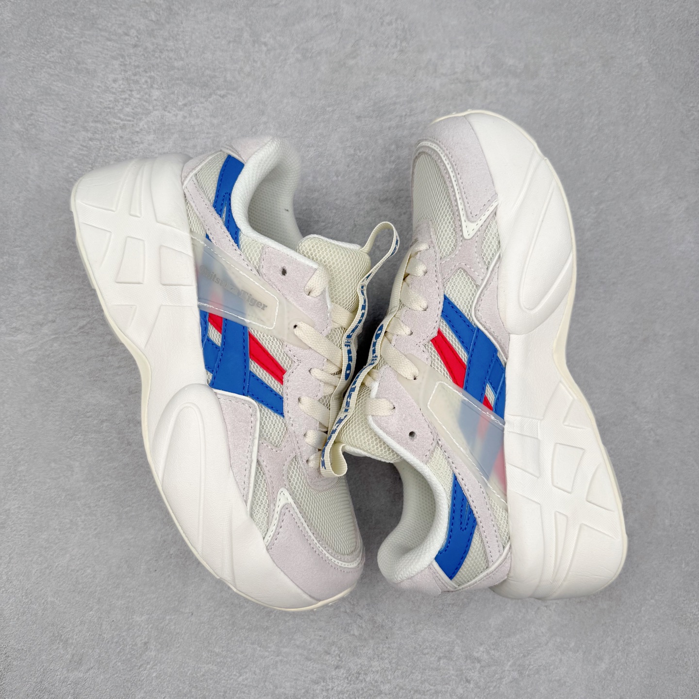 图片[3]-Onitsuka Tiger SP-1 鬼塚虎织物牛剖层革合成革厚底百搭减震耐磨低帮生活休闲鞋 鬼塚虎从运动中汲取灵感，并致力于打造融合舒适感受与创新设计的时尚品牌。品牌的设计风格既体现了对传统的致敬，同时也表达了对精致风格和现代创意的推崇。我们提供独具个性的全系列产品，打造从头到脚的整体穿搭。每件产品皆以精湛工艺匠心打造，细节考究，品质出众。尺码：36 37 37.5 38 39 39.5 40.5 41.5 42 42.5 43.5 44 45-选品中心