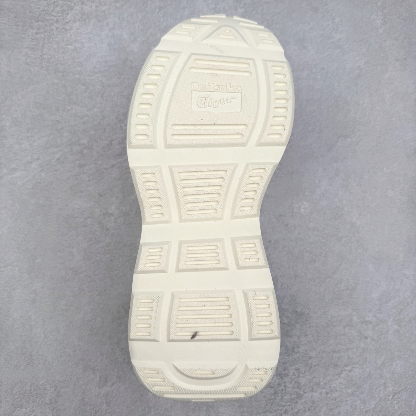 图片[9]-Onitsuka Tiger SP-1 鬼塚虎织物牛剖层革合成革厚底百搭减震耐磨低帮生活休闲鞋 鬼塚虎从运动中汲取灵感，并致力于打造融合舒适感受与创新设计的时尚品牌。品牌的设计风格既体现了对传统的致敬，同时也表达了对精致风格和现代创意的推崇。我们提供独具个性的全系列产品，打造从头到脚的整体穿搭。每件产品皆以精湛工艺匠心打造，细节考究，品质出众。尺码：36 37 37.5 38 39 39.5 40.5 41.5 42 42.5 43.5 44 45-选品中心