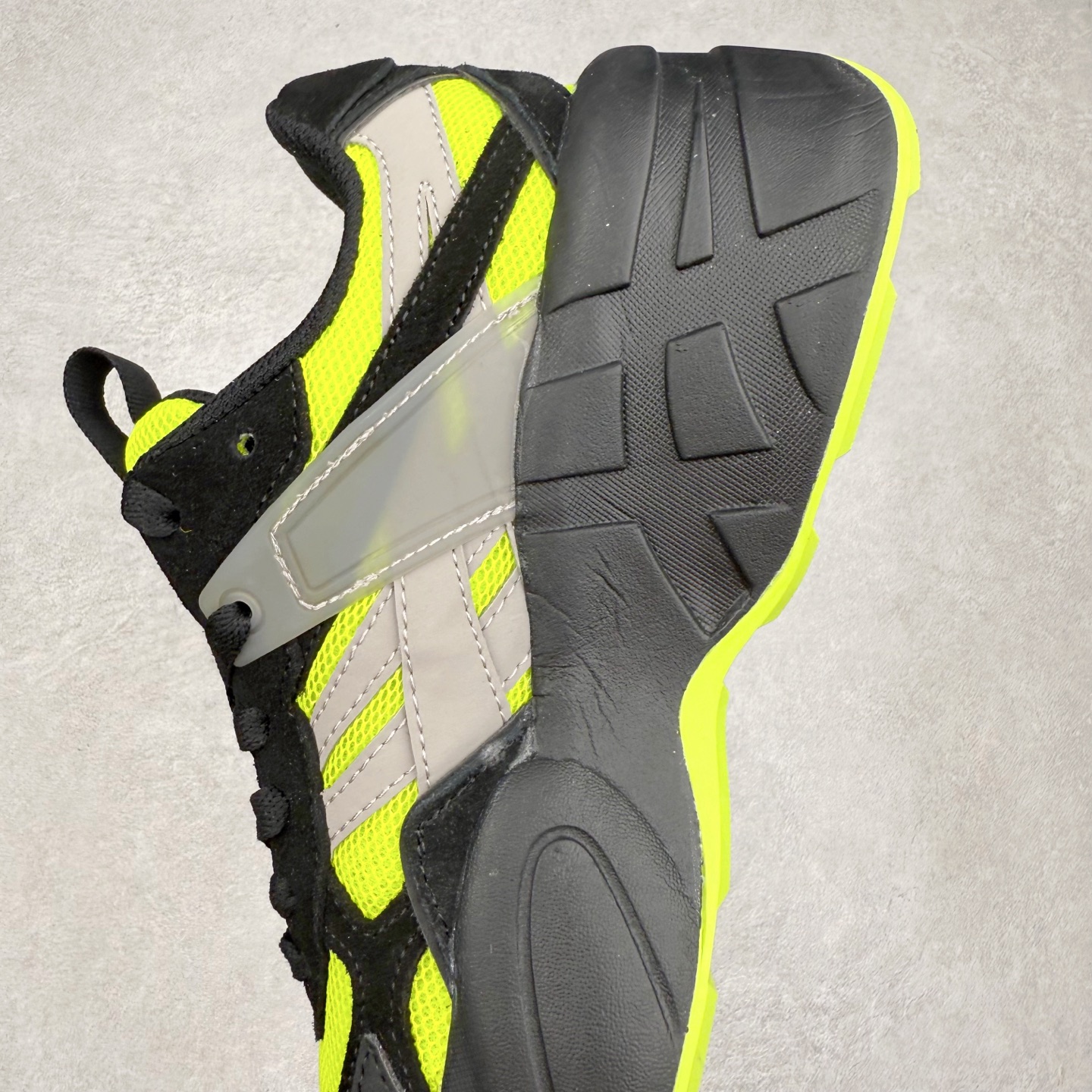 图片[7]-Onitsuka Tiger SP-1 鬼塚虎织物牛剖层革合成革厚底百搭减震耐磨低帮生活休闲鞋 鬼塚虎从运动中汲取灵感，并致力于打造融合舒适感受与创新设计的时尚品牌。品牌的设计风格既体现了对传统的致敬，同时也表达了对精致风格和现代创意的推崇。我们提供独具个性的全系列产品，打造从头到脚的整体穿搭。每件产品皆以精湛工艺匠心打造，细节考究，品质出众。尺码：36 37 37.5 38 39 39.5 40.5 41.5 42 42.5 43.5 44 45-选品中心