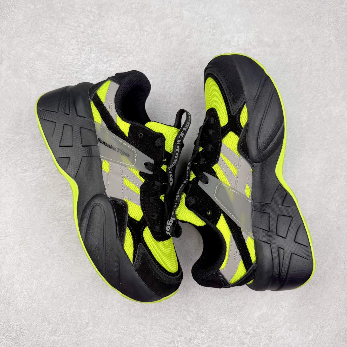 图片[3]-Onitsuka Tiger SP-1 鬼塚虎织物牛剖层革合成革厚底百搭减震耐磨低帮生活休闲鞋 鬼塚虎从运动中汲取灵感，并致力于打造融合舒适感受与创新设计的时尚品牌。品牌的设计风格既体现了对传统的致敬，同时也表达了对精致风格和现代创意的推崇。我们提供独具个性的全系列产品，打造从头到脚的整体穿搭。每件产品皆以精湛工艺匠心打造，细节考究，品质出众。尺码：36 37 37.5 38 39 39.5 40.5 41.5 42 42.5 43.5 44 45-选品中心