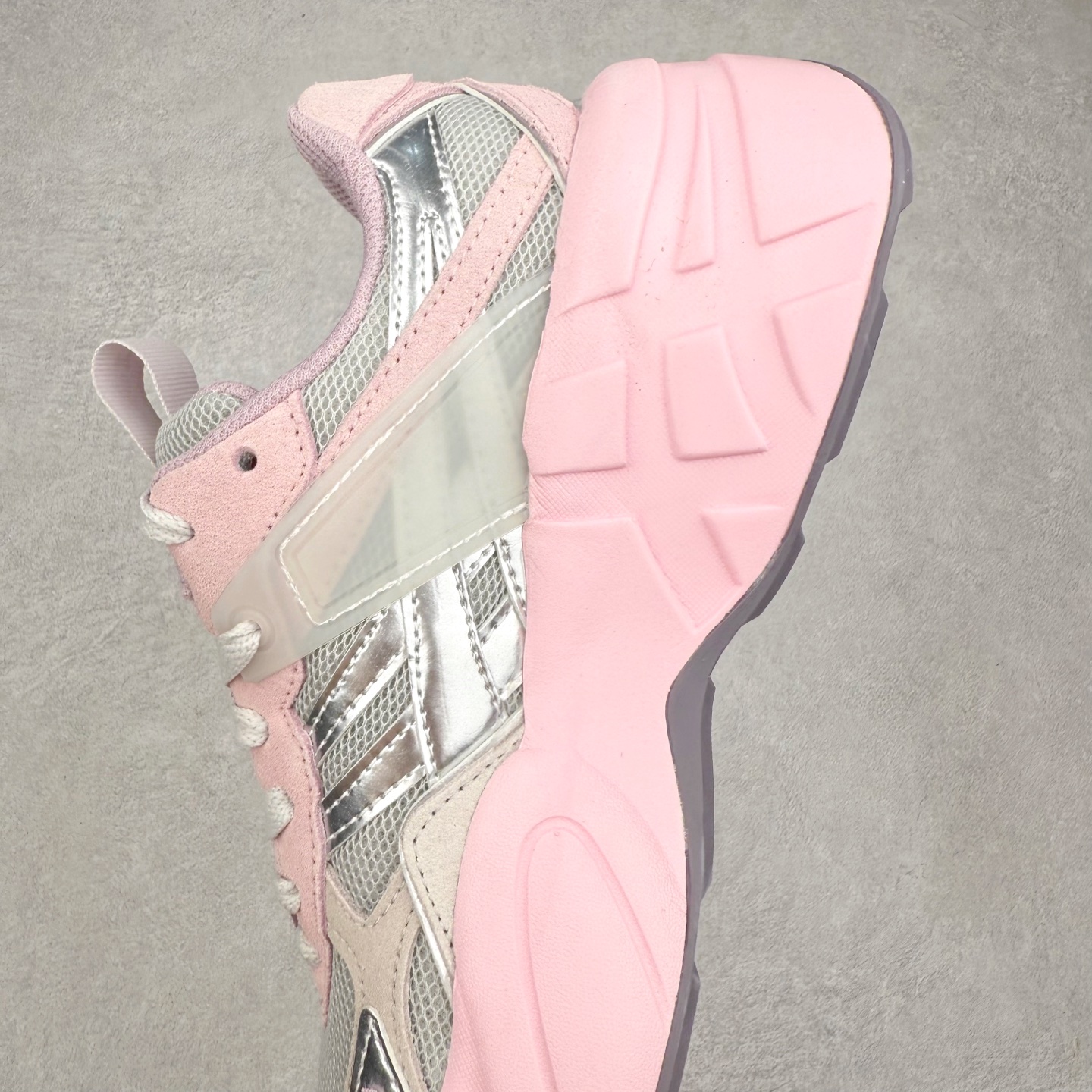 图片[7]-Onitsuka Tiger SP-1 鬼塚虎织物牛剖层革合成革厚底百搭减震耐磨低帮生活休闲鞋 鬼塚虎从运动中汲取灵感，并致力于打造融合舒适感受与创新设计的时尚品牌。品牌的设计风格既体现了对传统的致敬，同时也表达了对精致风格和现代创意的推崇。我们提供独具个性的全系列产品，打造从头到脚的整体穿搭。每件产品皆以精湛工艺匠心打造，细节考究，品质出众。尺码：36 37 37.5 38 39 39.5 40.5 41.5 42 42.5 43.5 44 45-选品中心