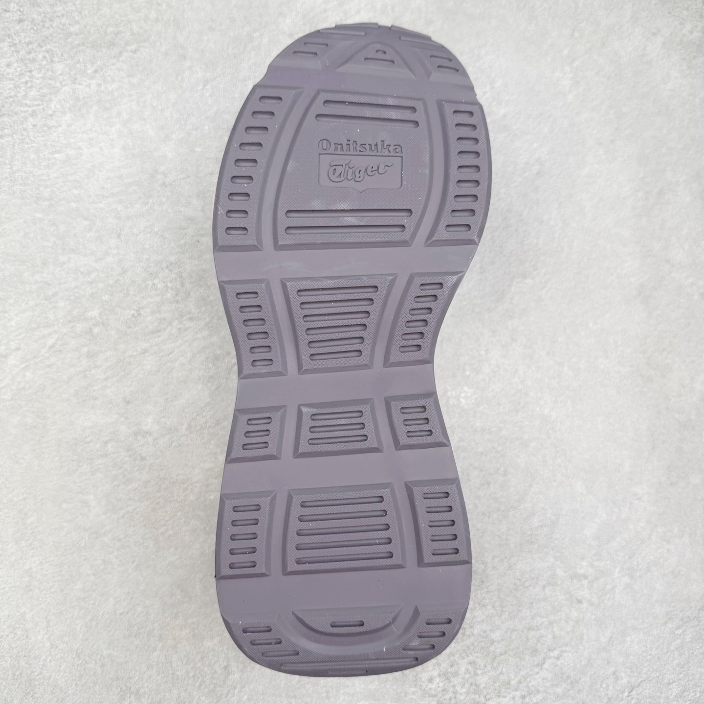 图片[9]-Onitsuka Tiger SP-1 鬼塚虎织物牛剖层革合成革厚底百搭减震耐磨低帮生活休闲鞋 鬼塚虎从运动中汲取灵感，并致力于打造融合舒适感受与创新设计的时尚品牌。品牌的设计风格既体现了对传统的致敬，同时也表达了对精致风格和现代创意的推崇。我们提供独具个性的全系列产品，打造从头到脚的整体穿搭。每件产品皆以精湛工艺匠心打造，细节考究，品质出众。尺码：36 37 37.5 38 39 39.5 40.5 41.5 42 42.5 43.5 44 45-选品中心