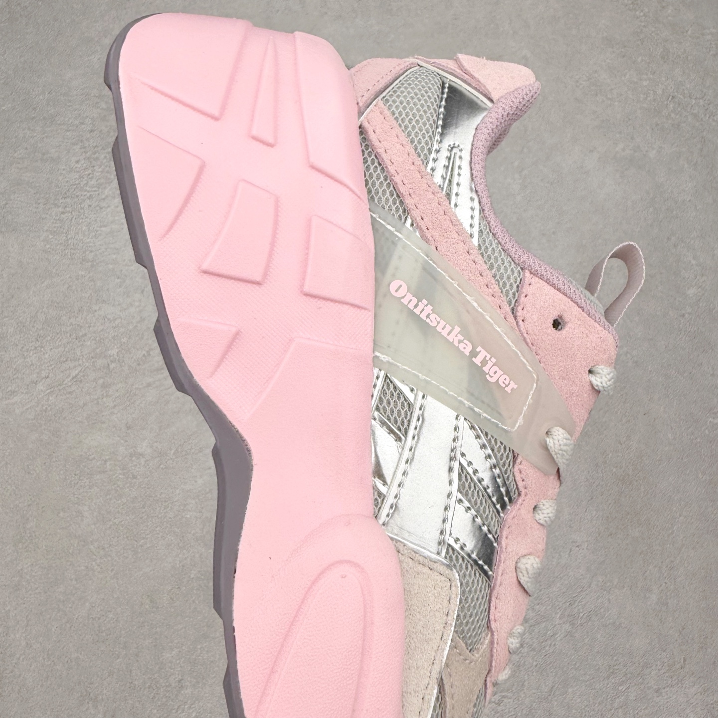 图片[6]-Onitsuka Tiger SP-1 鬼塚虎织物牛剖层革合成革厚底百搭减震耐磨低帮生活休闲鞋 鬼塚虎从运动中汲取灵感，并致力于打造融合舒适感受与创新设计的时尚品牌。品牌的设计风格既体现了对传统的致敬，同时也表达了对精致风格和现代创意的推崇。我们提供独具个性的全系列产品，打造从头到脚的整体穿搭。每件产品皆以精湛工艺匠心打造，细节考究，品质出众。尺码：36 37 37.5 38 39 39.5 40.5 41.5 42 42.5 43.5 44 45-选品中心